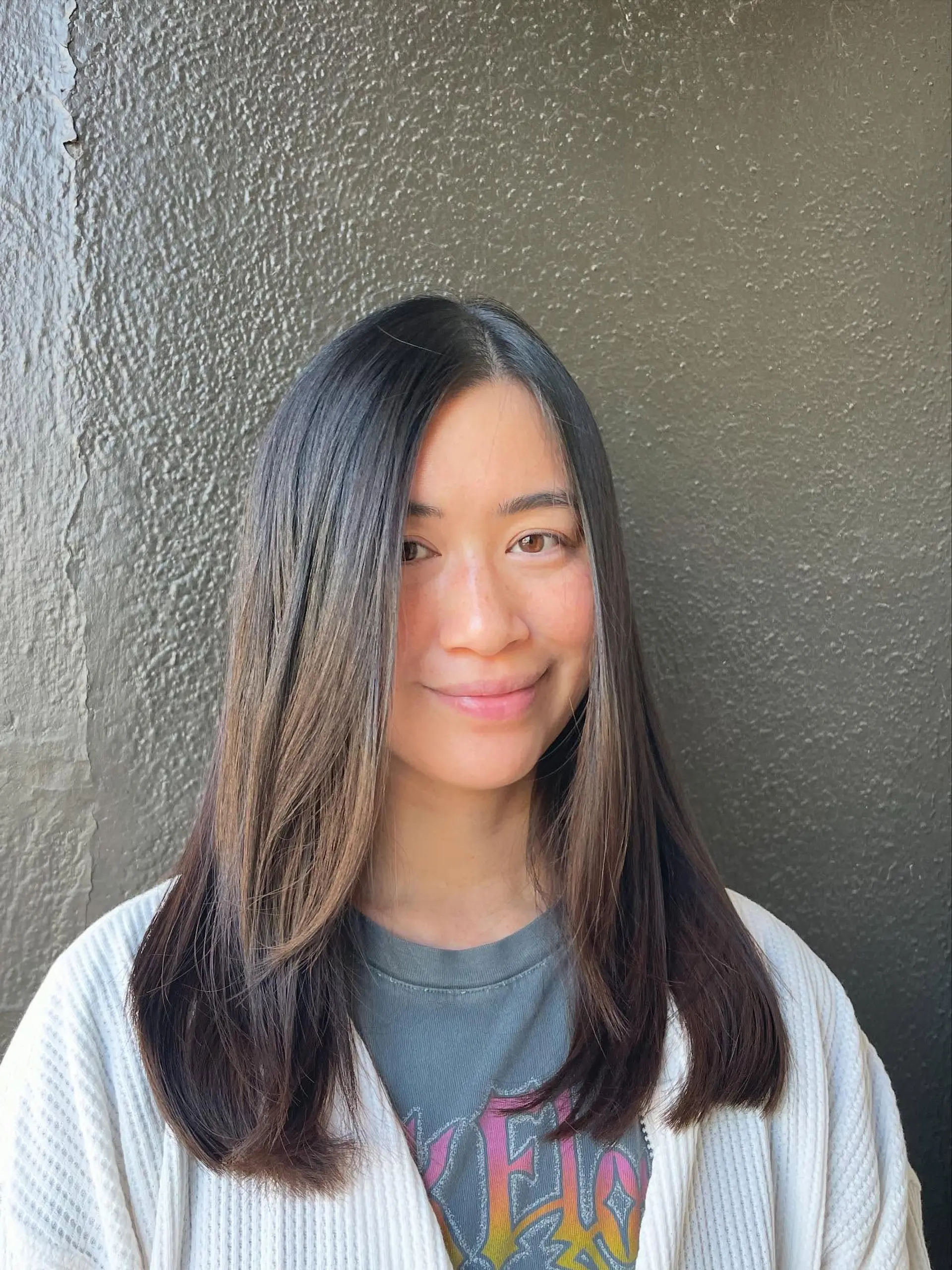 Long layered hair with a seamless balayage effect. 1