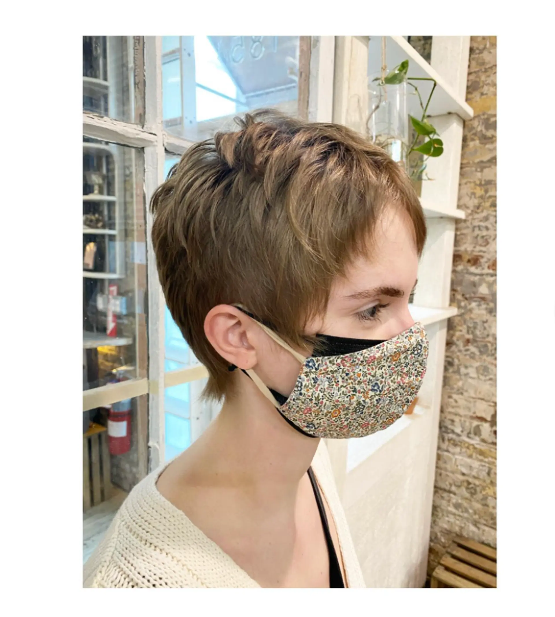 A short pixie cut with textured, choppy layers. 1