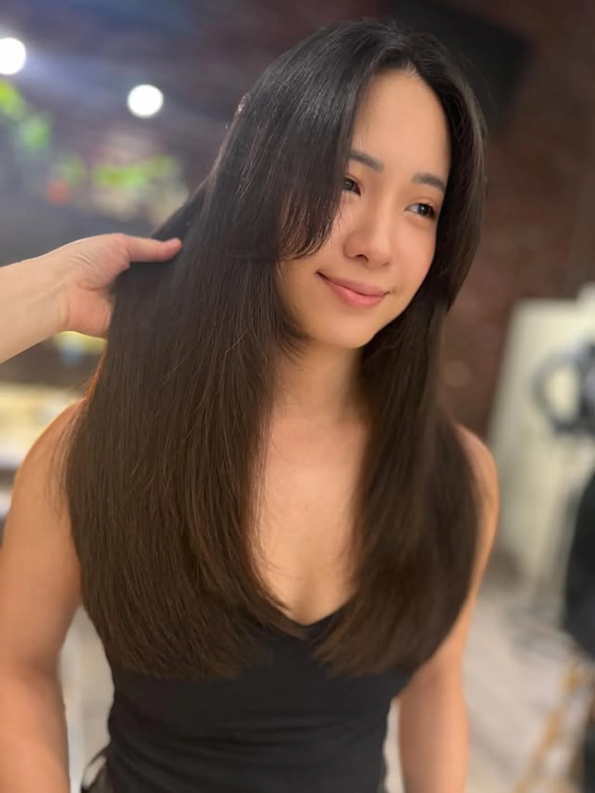 Golden blonde long layered hairstyle with elegant curtain bangs. - Preview 3