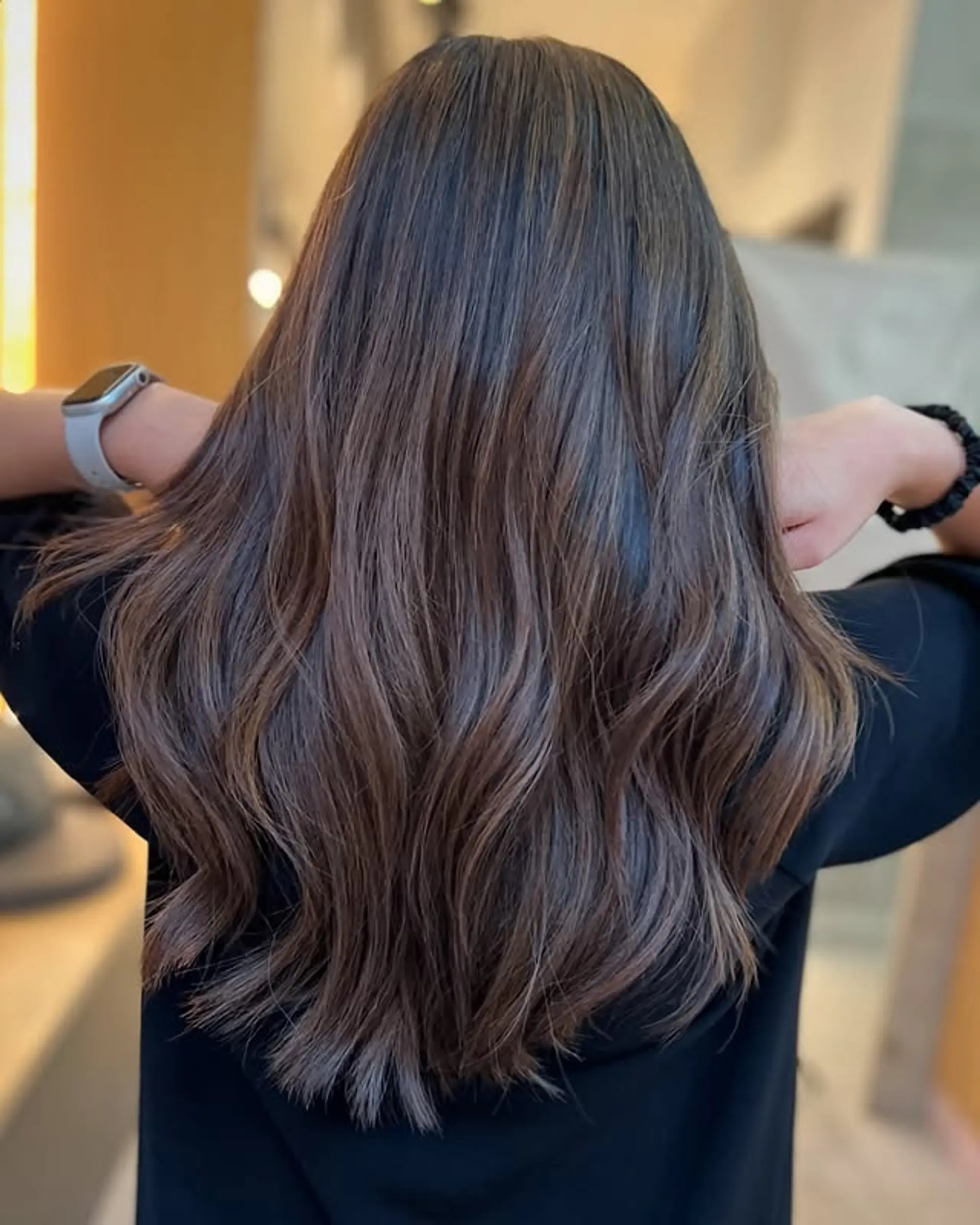 Long, wavy hairstyle with subtle layers and caramel balayage. 1
