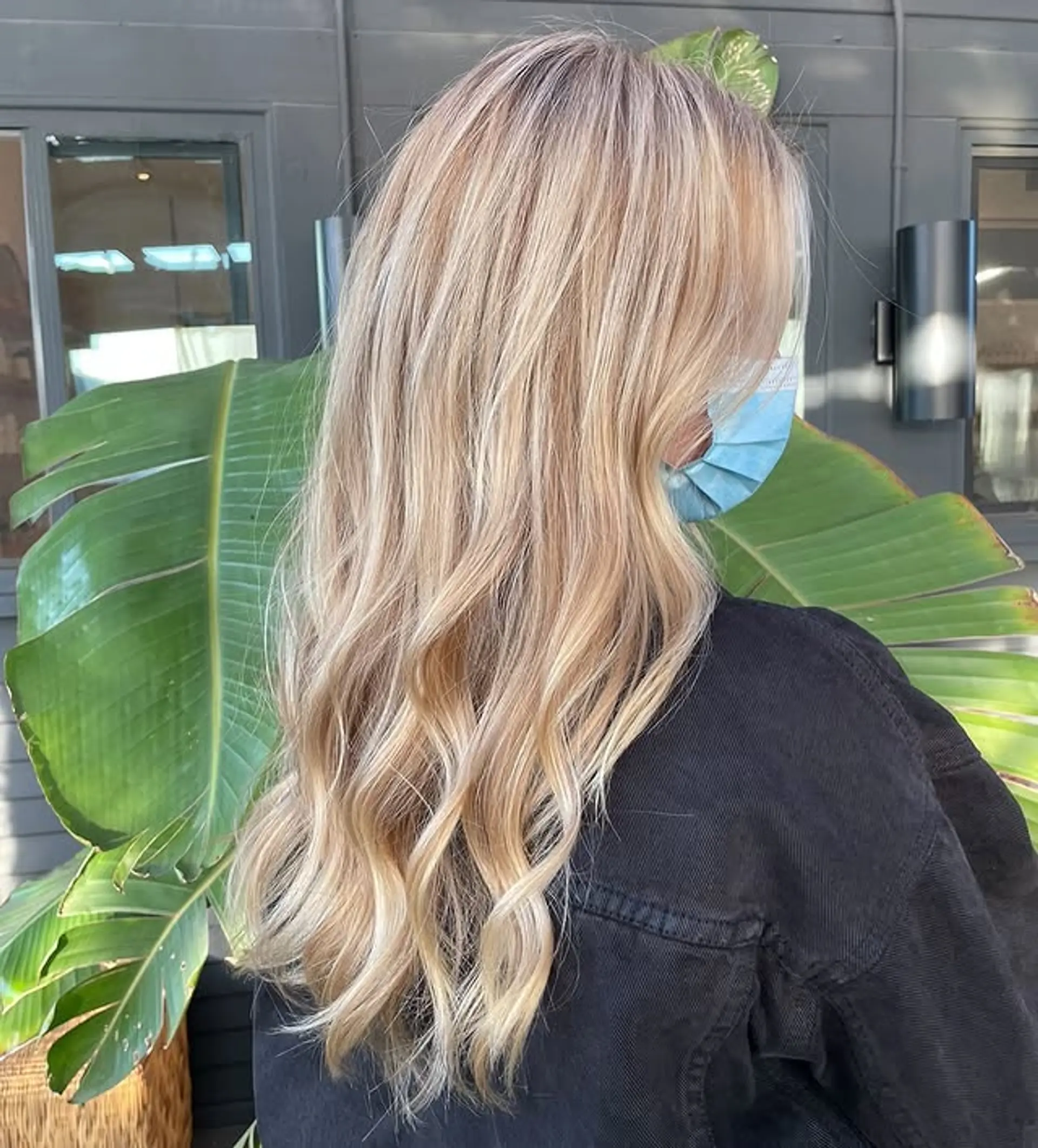 Long wavy hairstyle with a creamy blonde balayage. 1