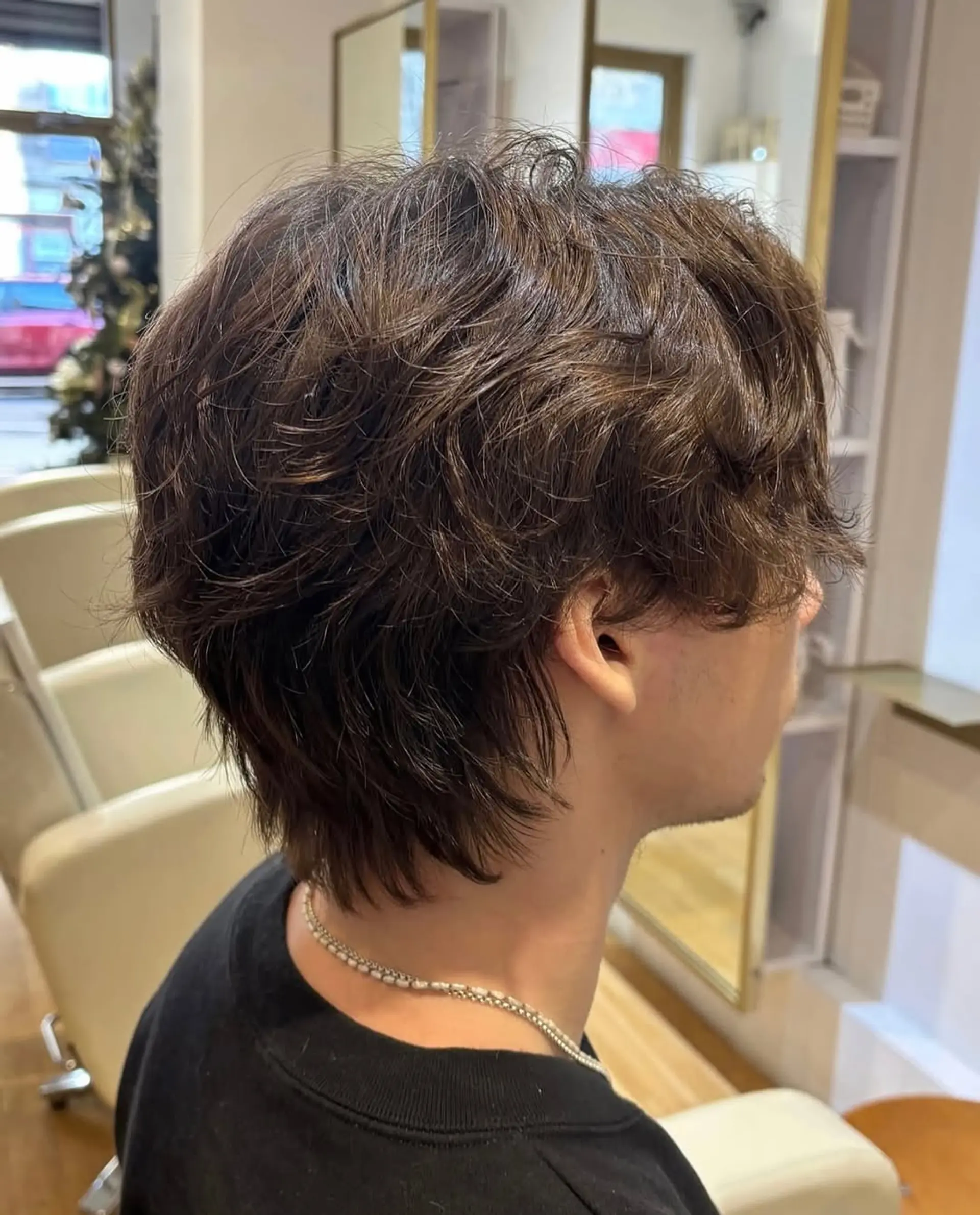 A contemporary take on the classic mullet, featuring shaggy layers and a textured finish. 1