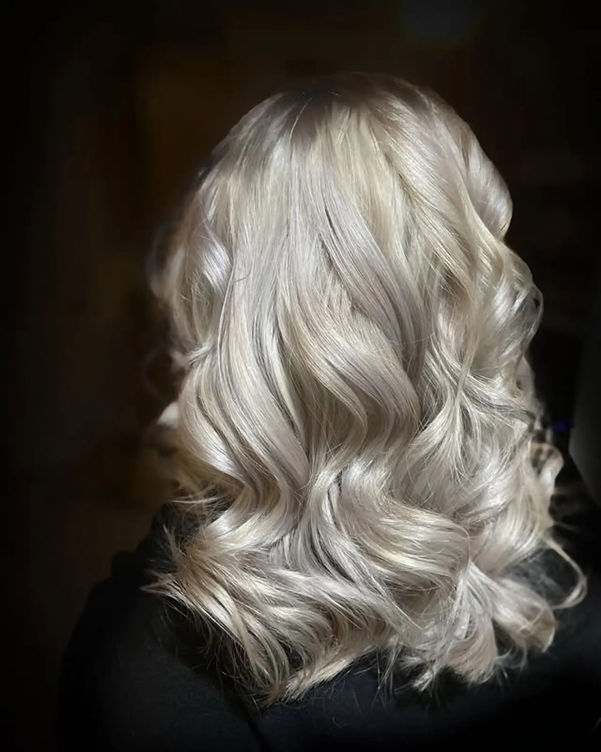 Wavy medium-length hair with defined curls. 1