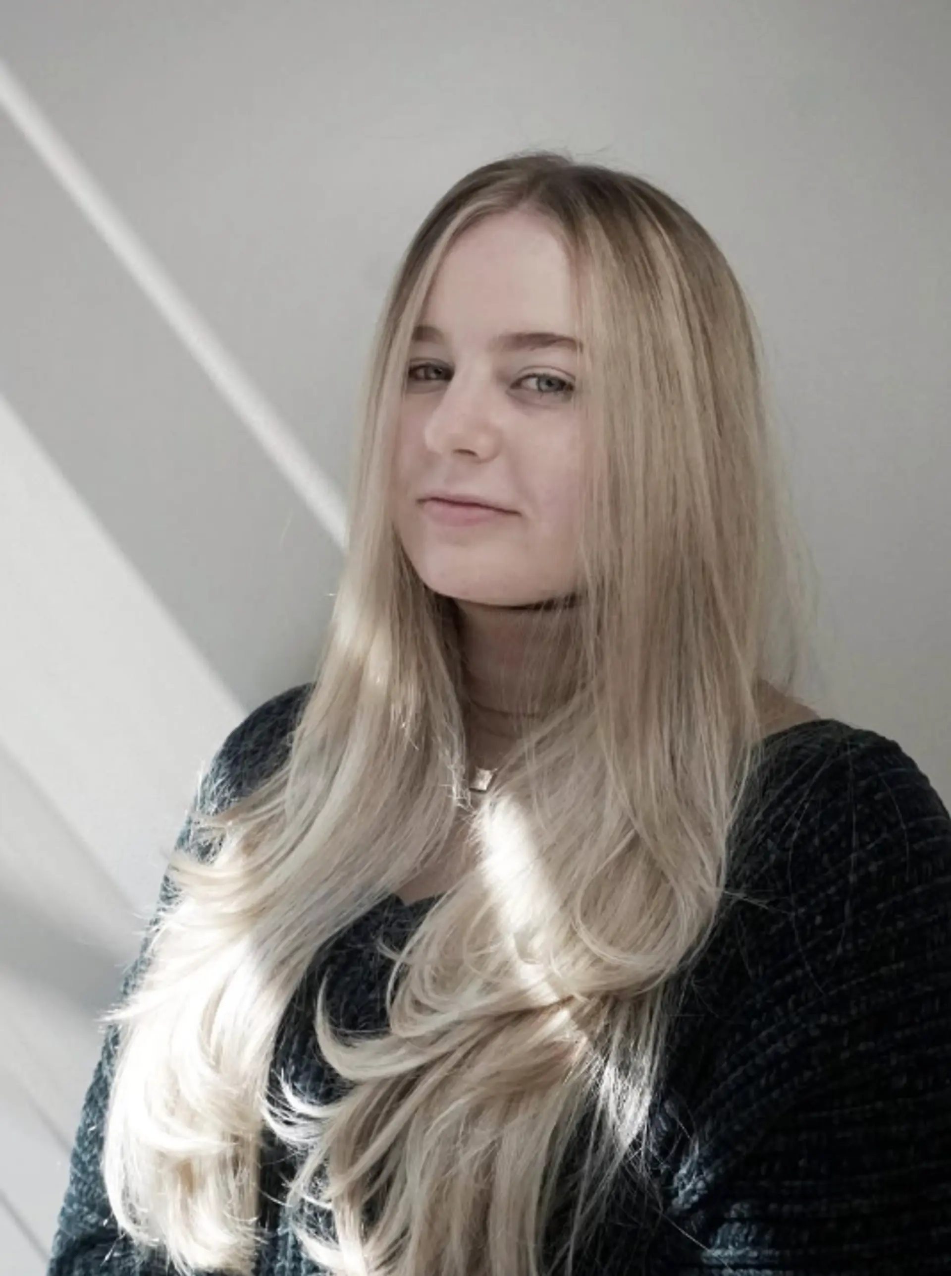 Long layered waves with a dimensional blonde color. 1