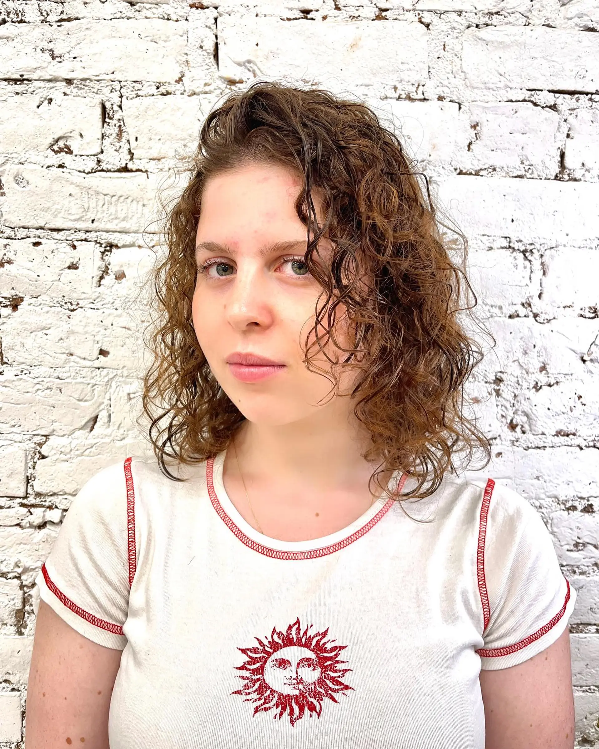 A layered, shoulder-skimming curly cut with defined natural ringlets and an effortless side sweep. 1