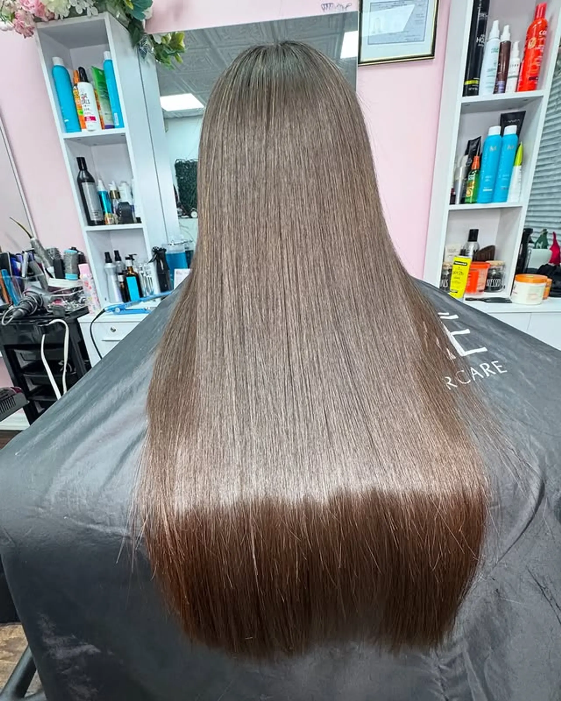A sleek and chic brunette balayage hairstyle with straight hair. 1