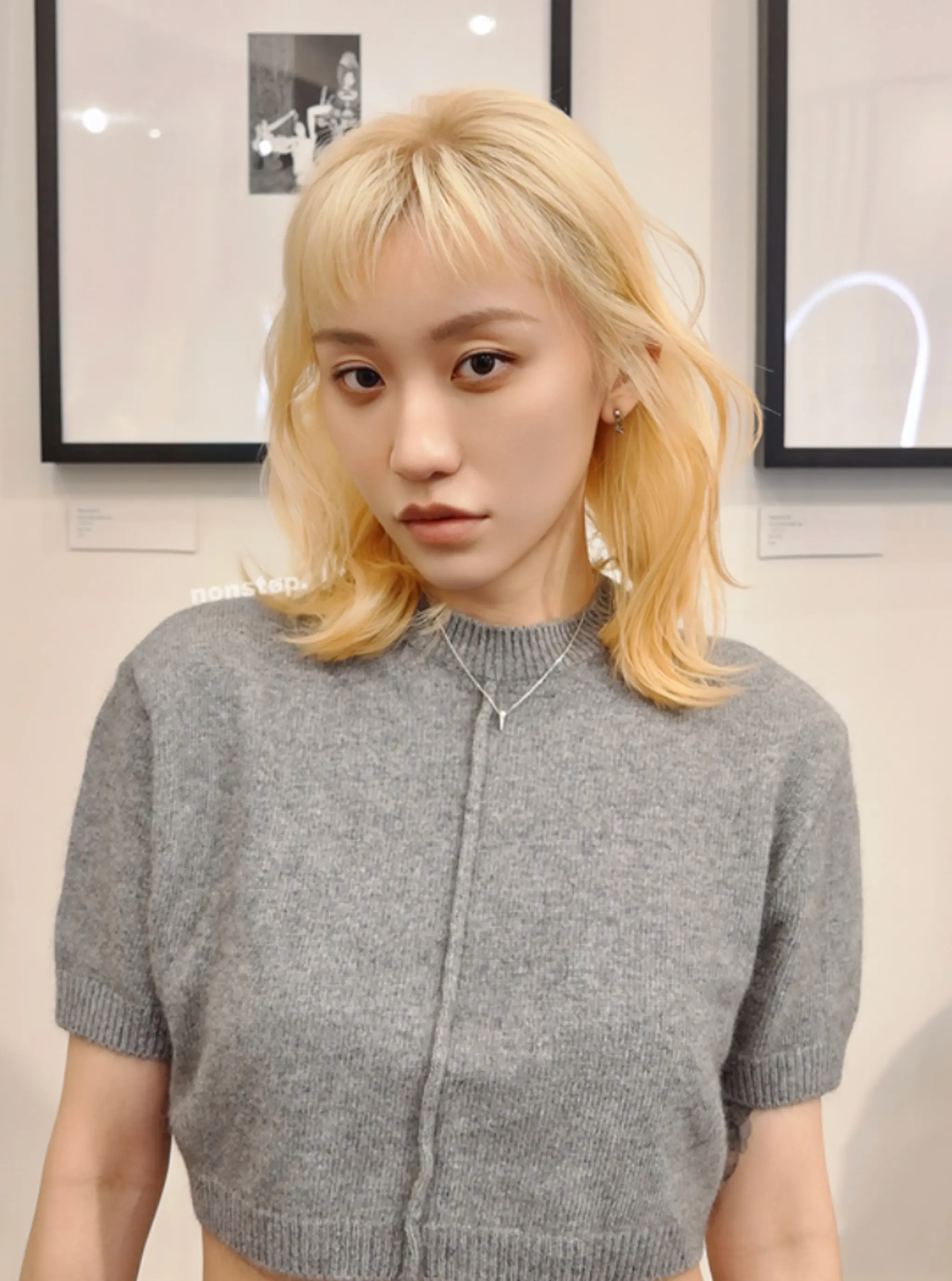 Medium-length, wavy blonde hair with delicate waves, a subtle fringe, and layers for added texture and movement.

(NonstopStyle: by Hiro)
