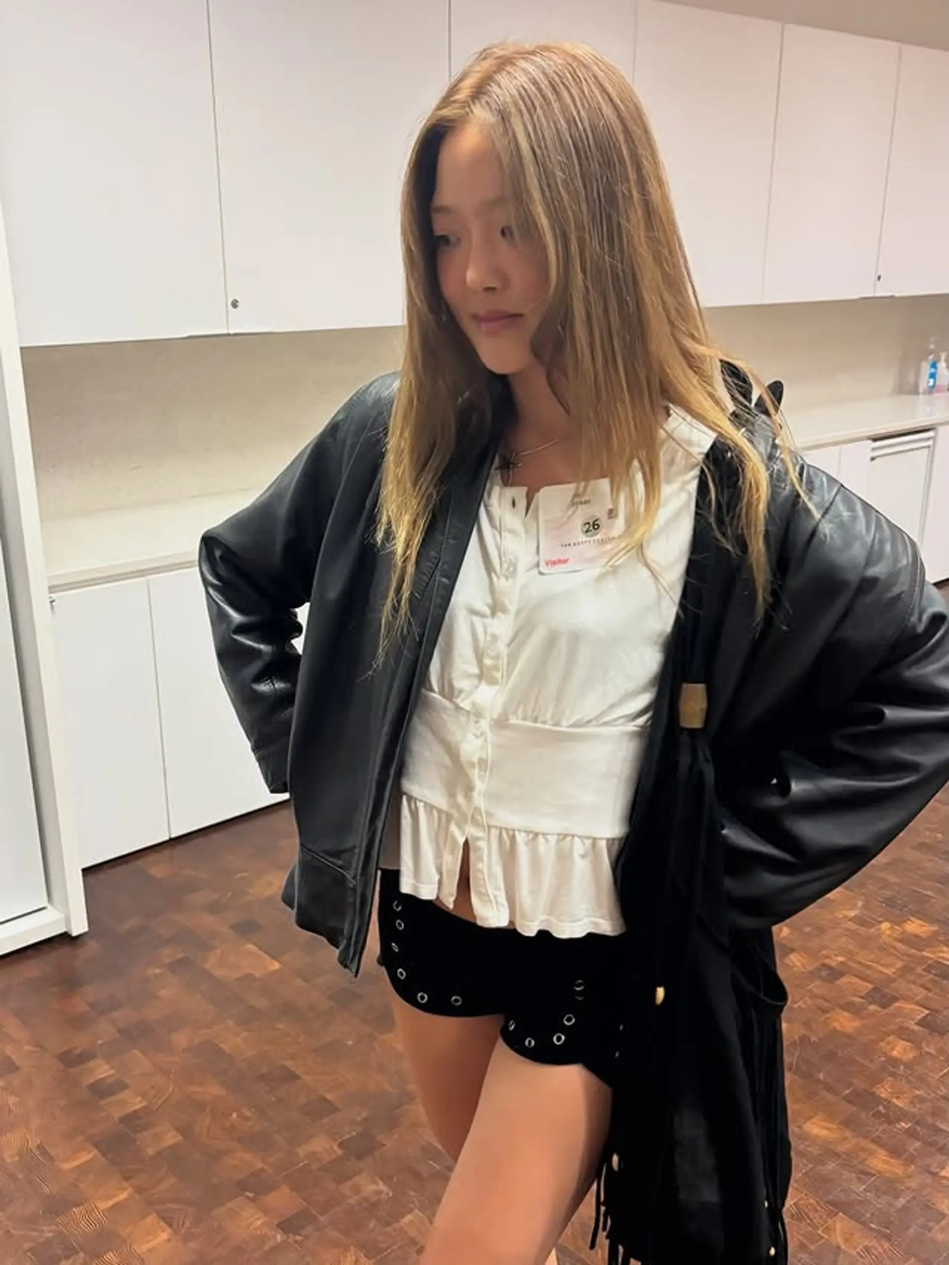 A classic straight style with a modern caramel honey blonde color melt. 1