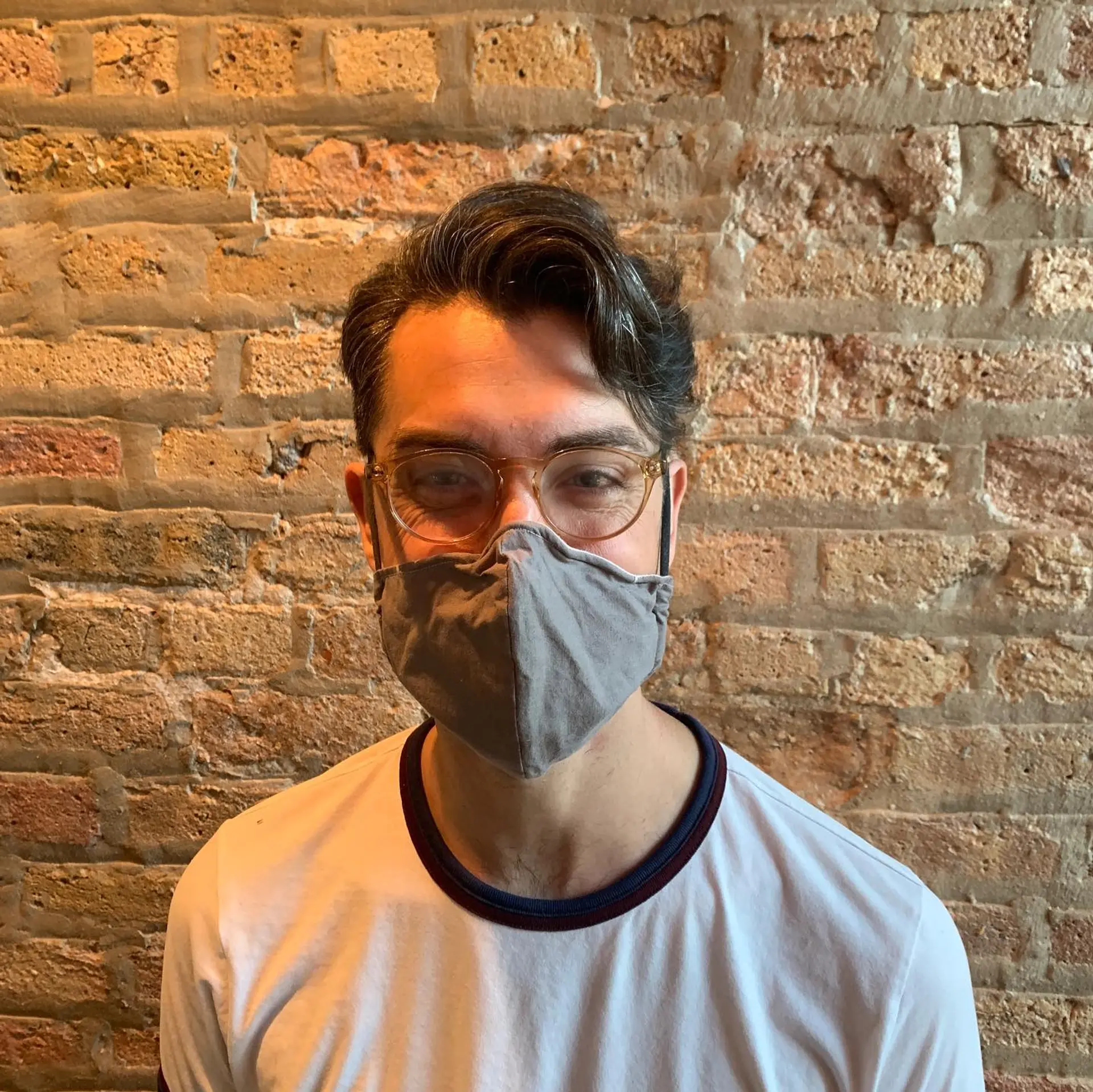 A timeless side part with a natural, slightly wavy texture. 1