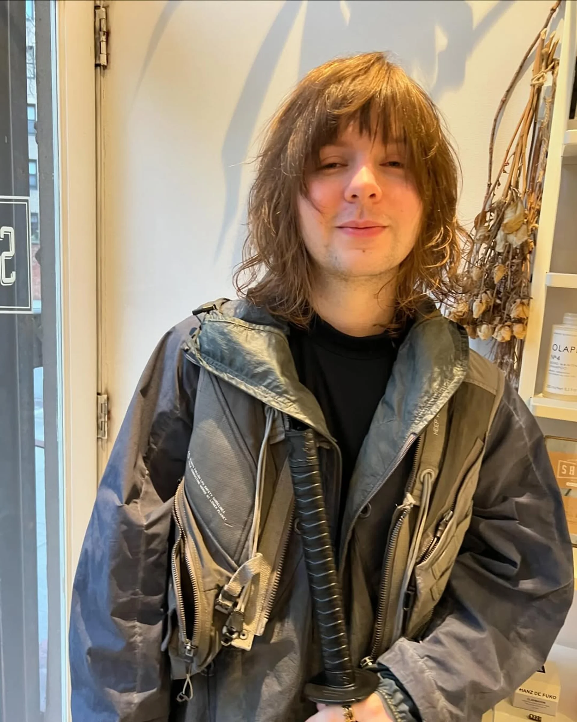 Modern mullet with pink tint and shadow roots, a trendy female hairstyle. - Preview 3