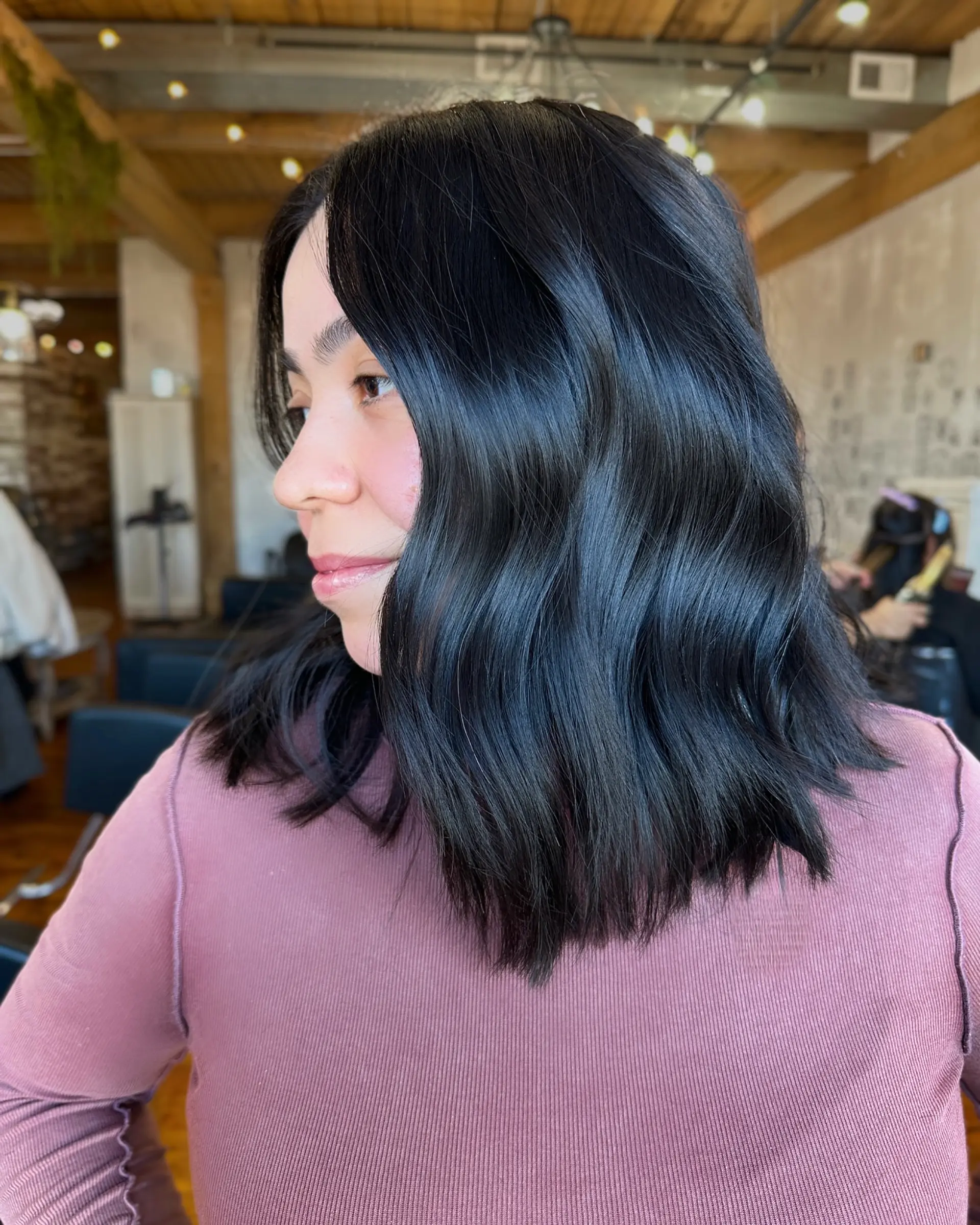 A shoulder-length lob with soft, touchable waves and a glossy finish. 1