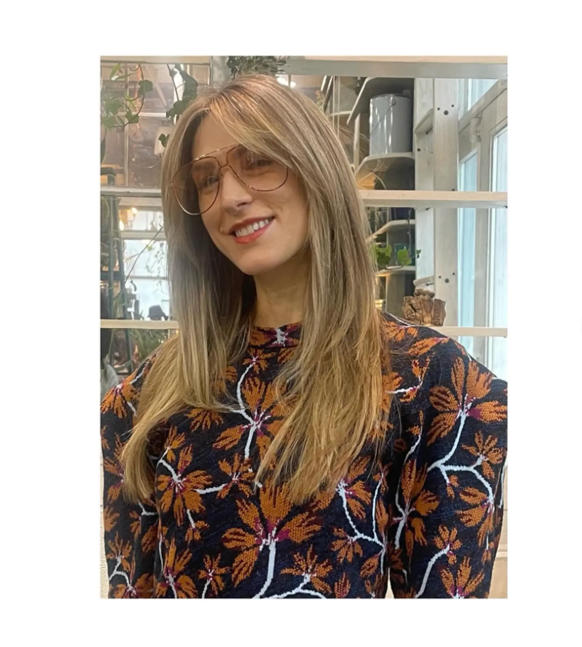 Long layered hairstyle with curtain bangs. 1