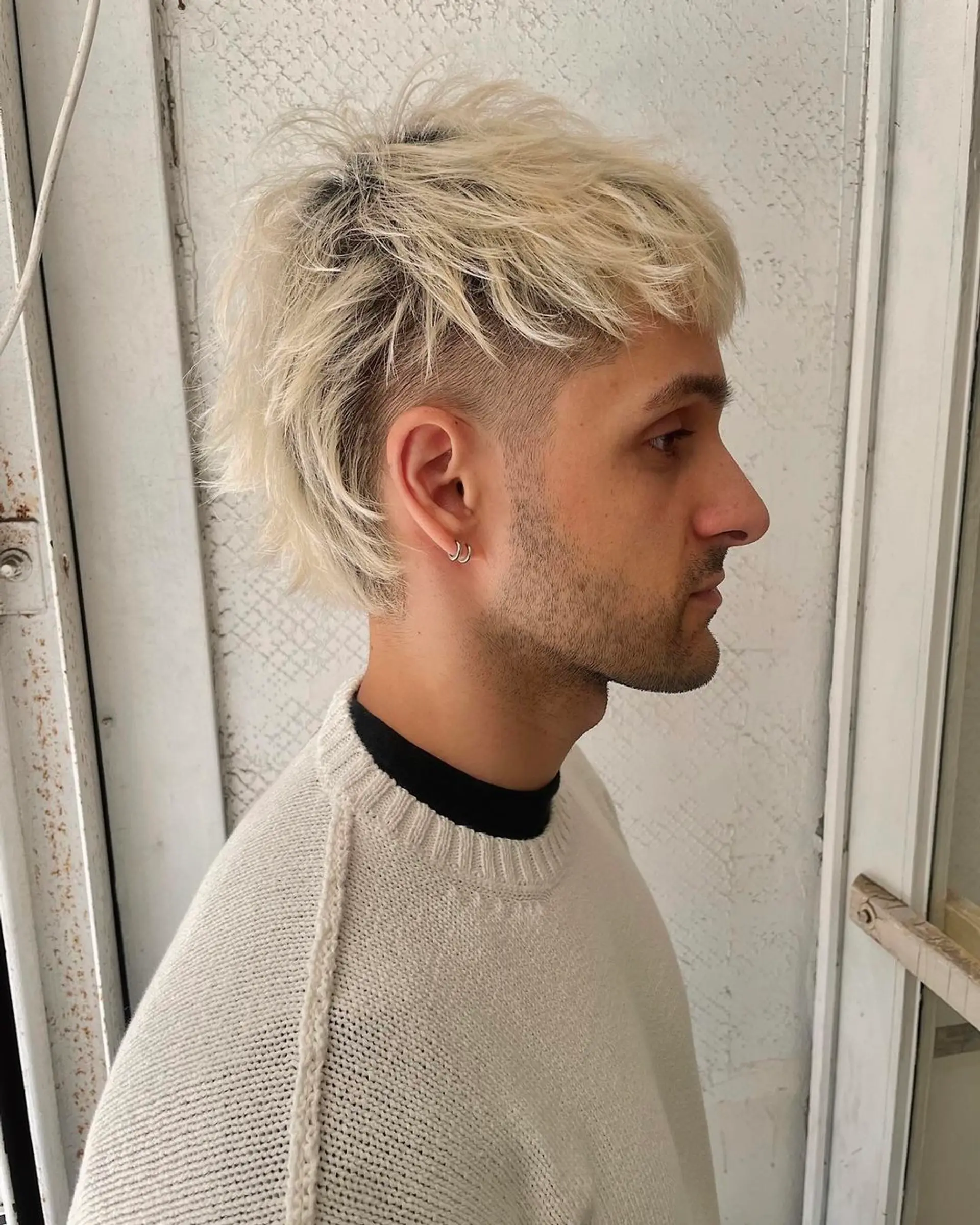 Textured layers with an undercut and faded sides, evolving into a shaggy mullet with a fringed neckline. 2