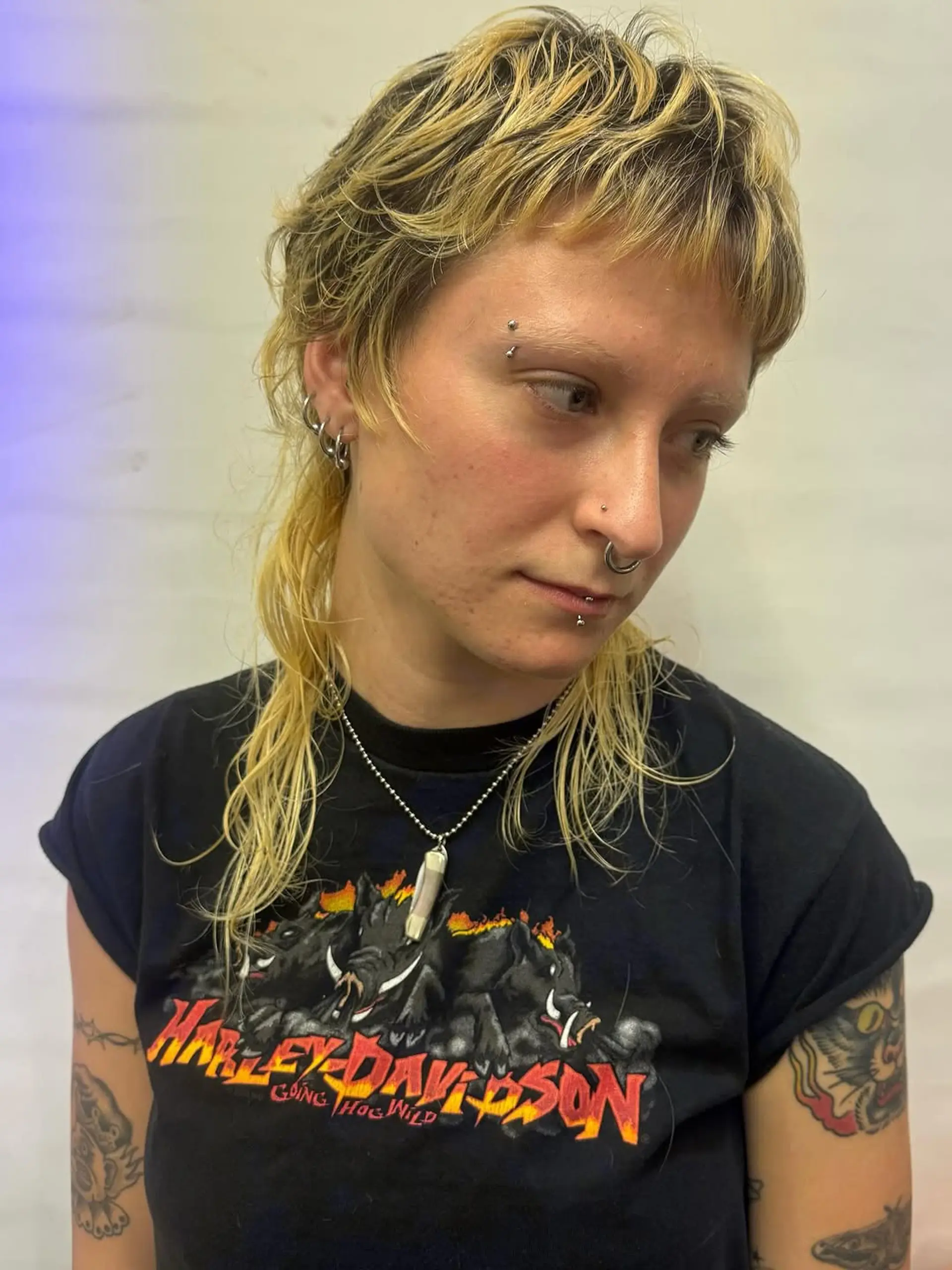 A deconstructed, textured mullet haircut featuring high-contrast layering and micro-fringe, perfect for an edgy, alternative look. 1