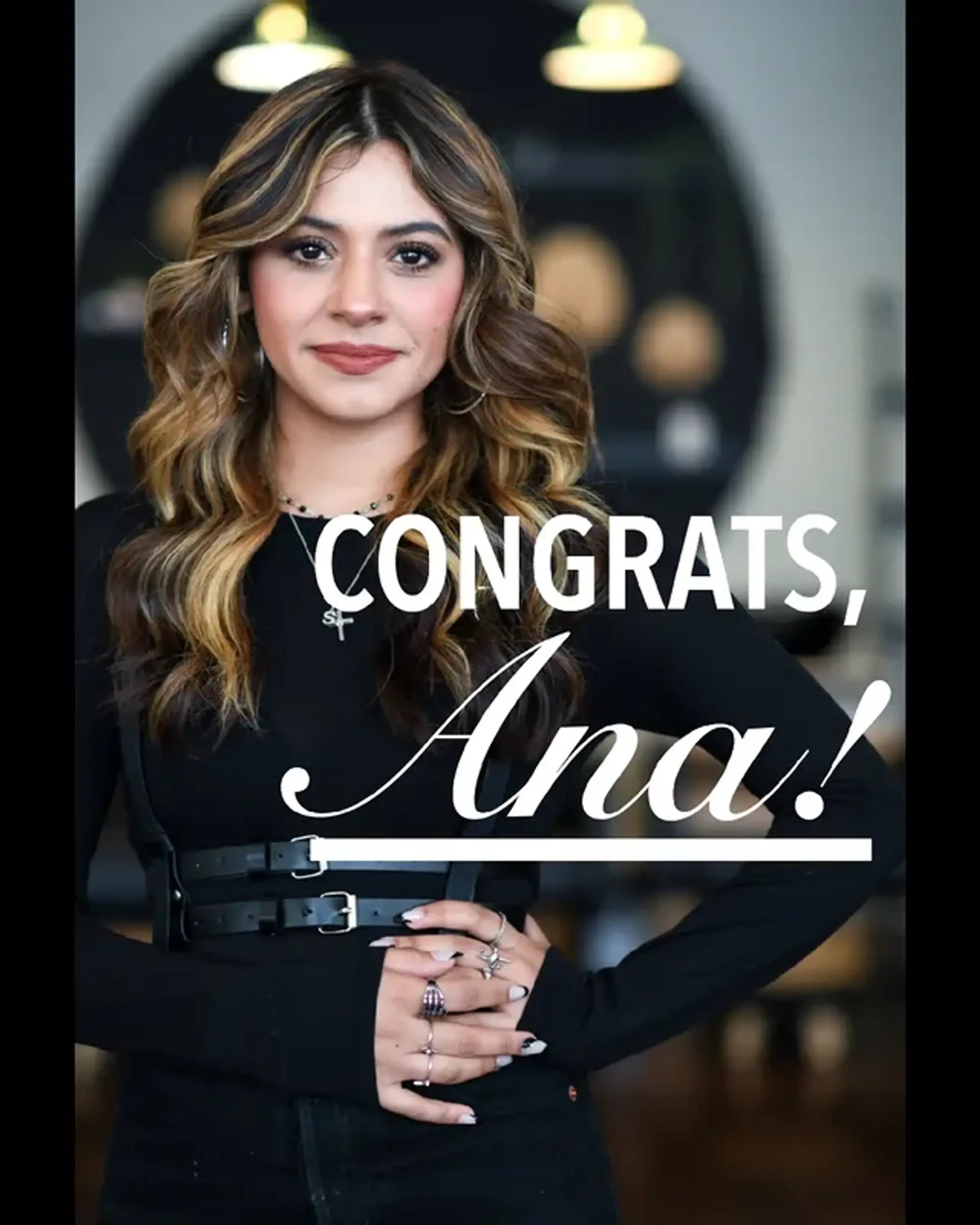 A medium-length wavy hairstyle with a seamless bronde balayage. 1