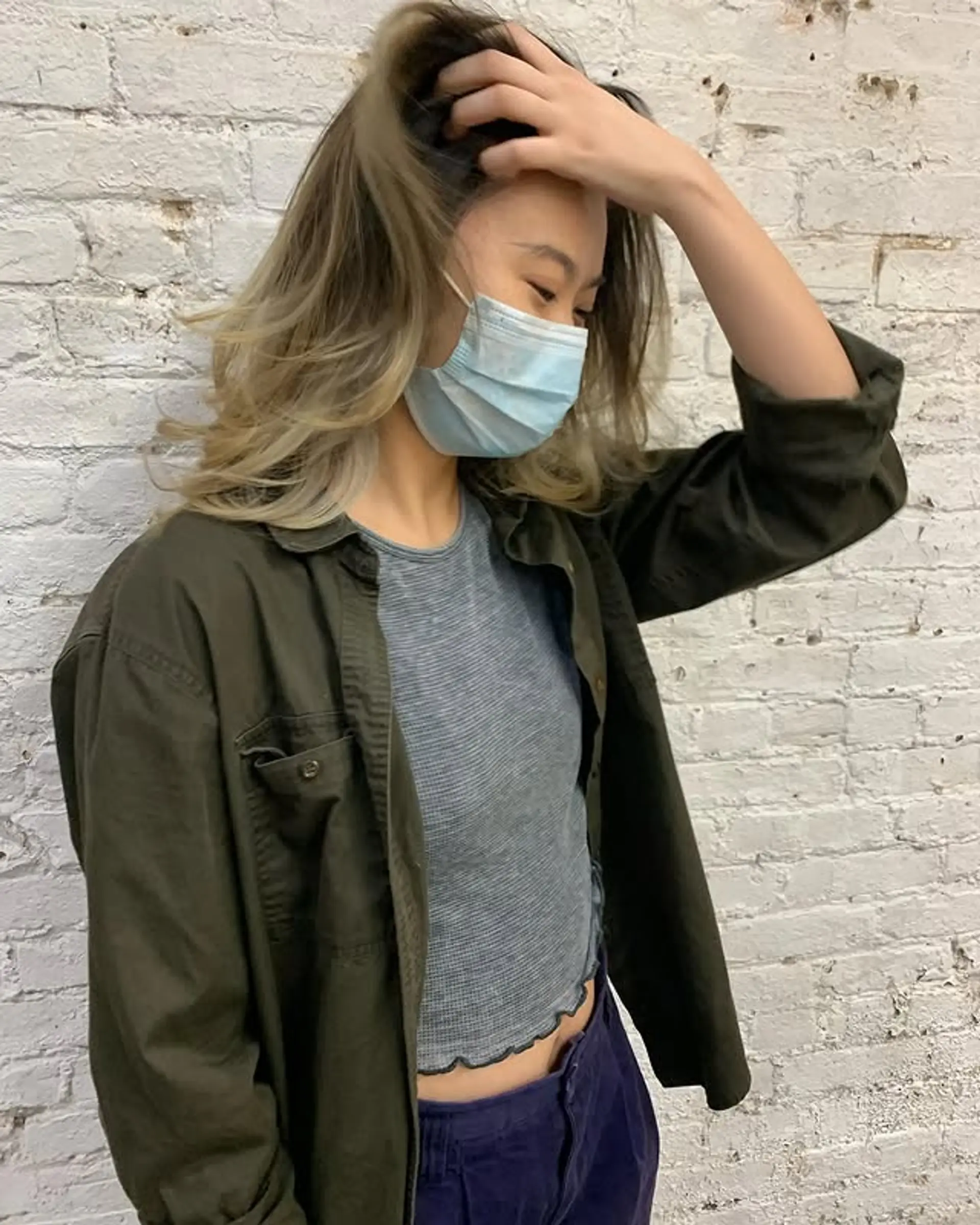 A medium length wavy hairstyle with blonde money piece highlights. 1