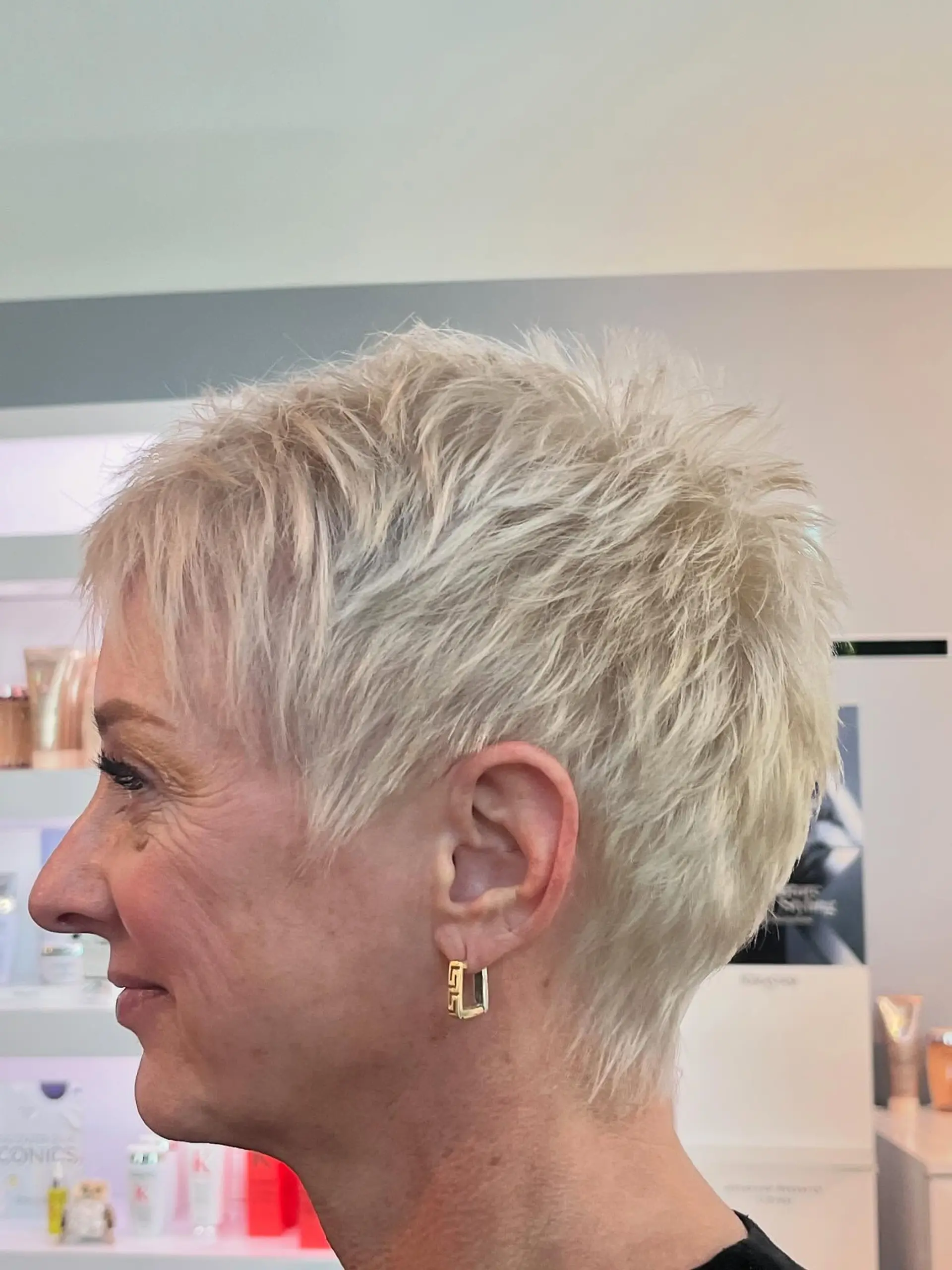 A short, textured pixie cut with a layered effect. 2