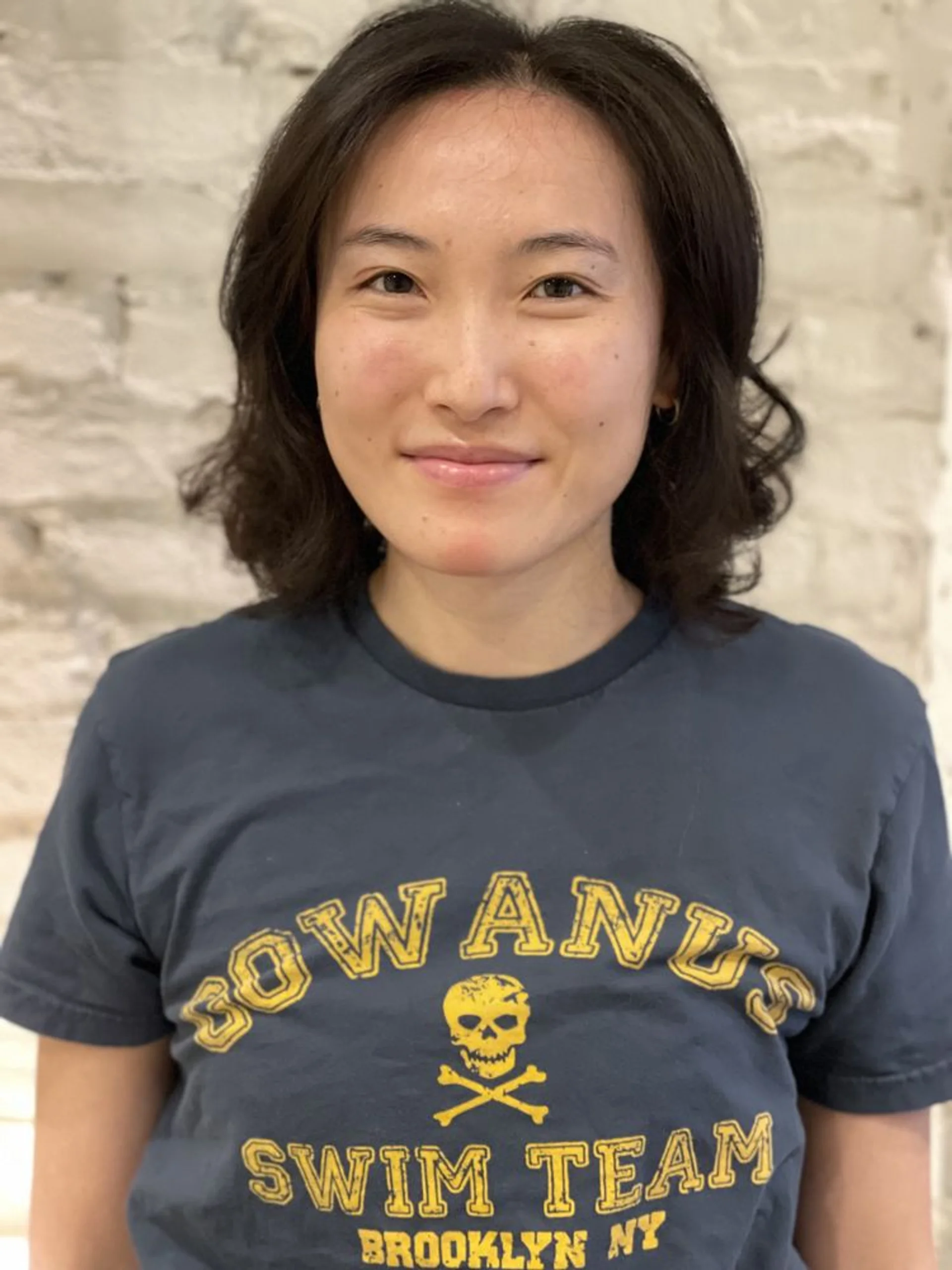 Chic modern wavy bob for Asian hair, showcasing natural texture and effortless style. - Preview 2