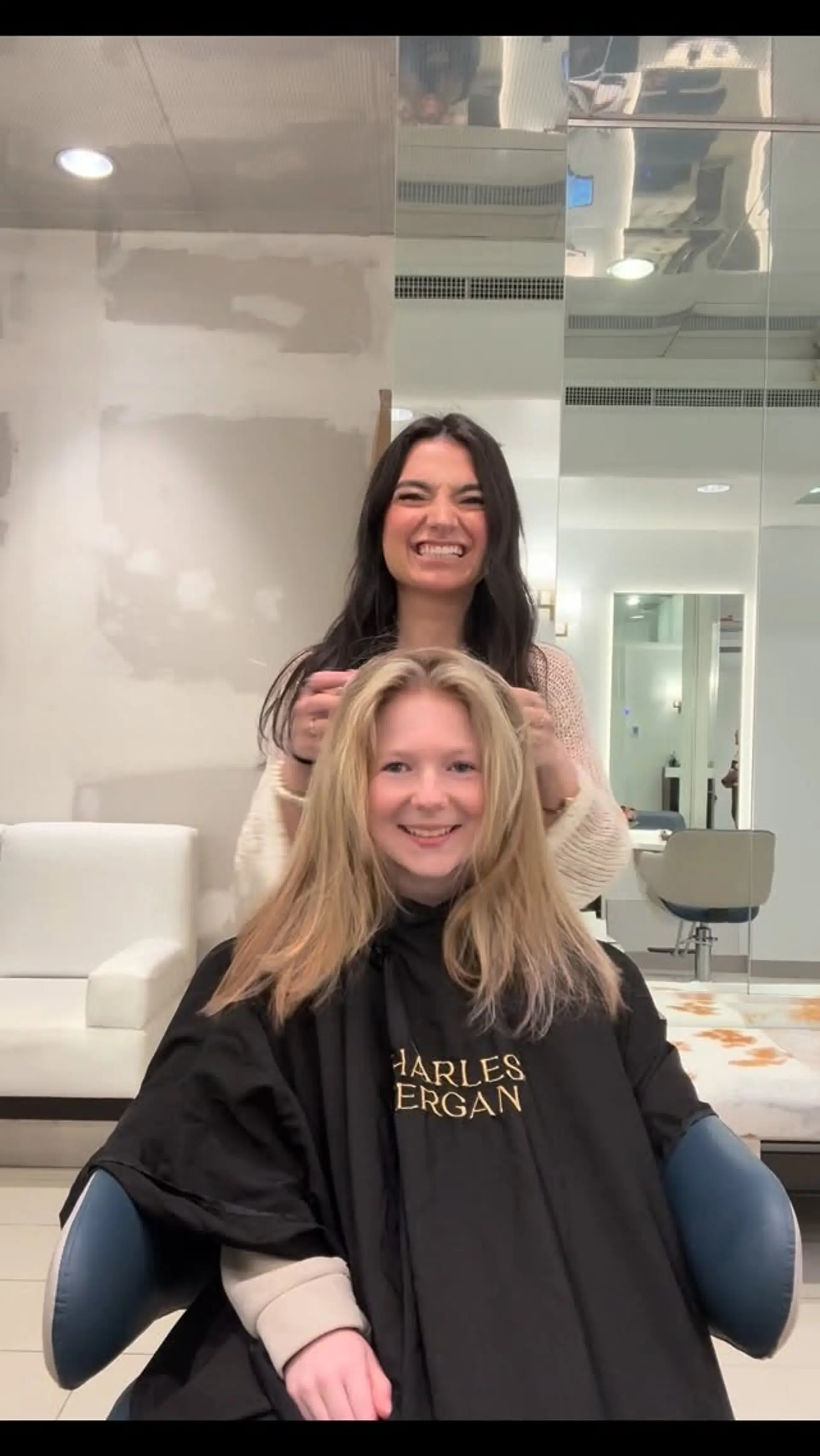 Medium-length straight blonde hair featuring bright dimensional highlights and soft face-framing layers. 1