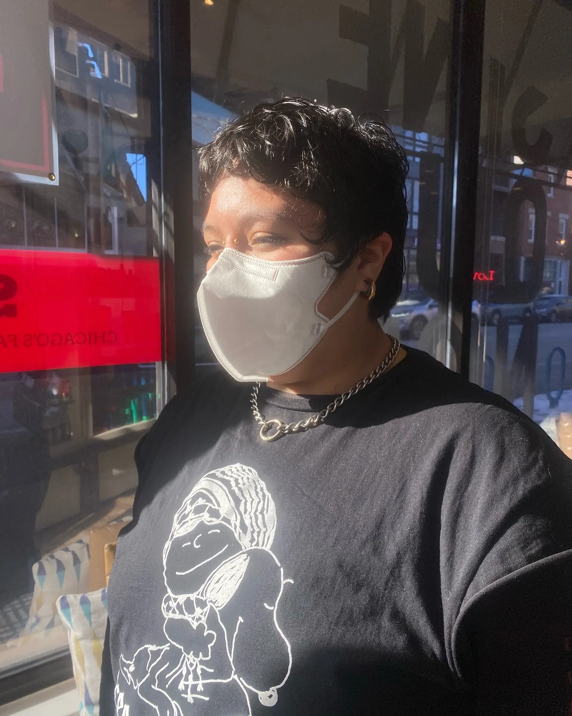 A short, textured pixie cut that is both modern and edgy. 1