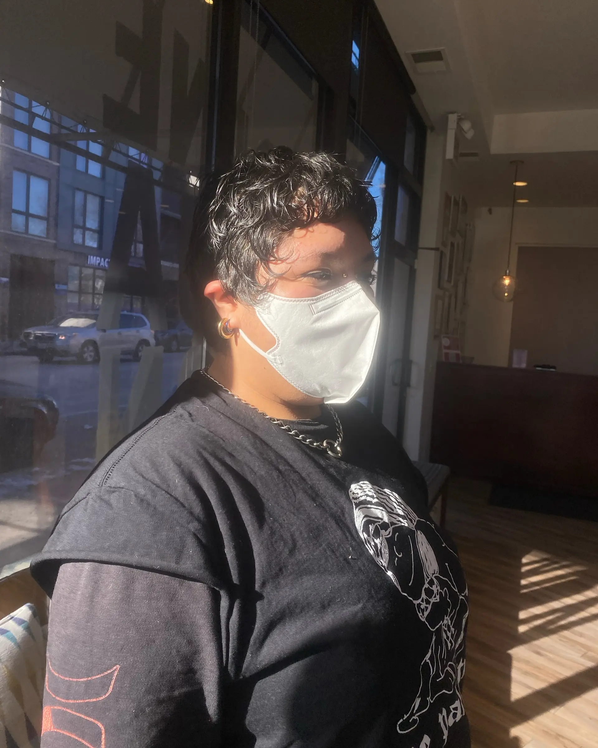 A short, textured pixie cut that is both modern and edgy. 2