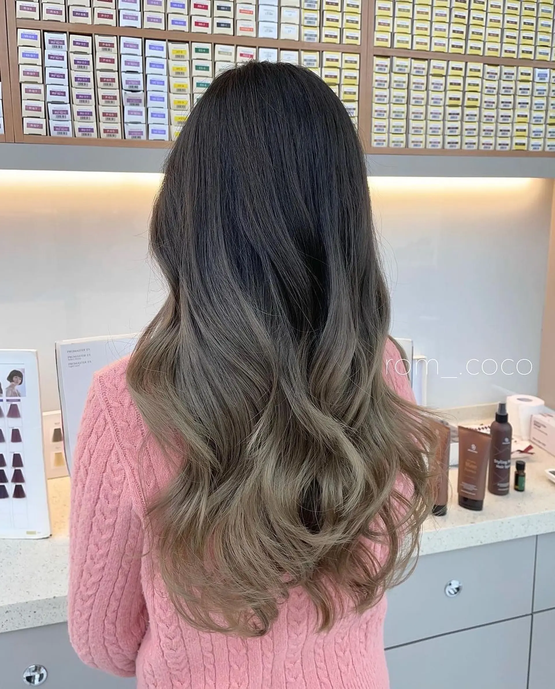 Long wavy hair with a stunning ombre effect. 1