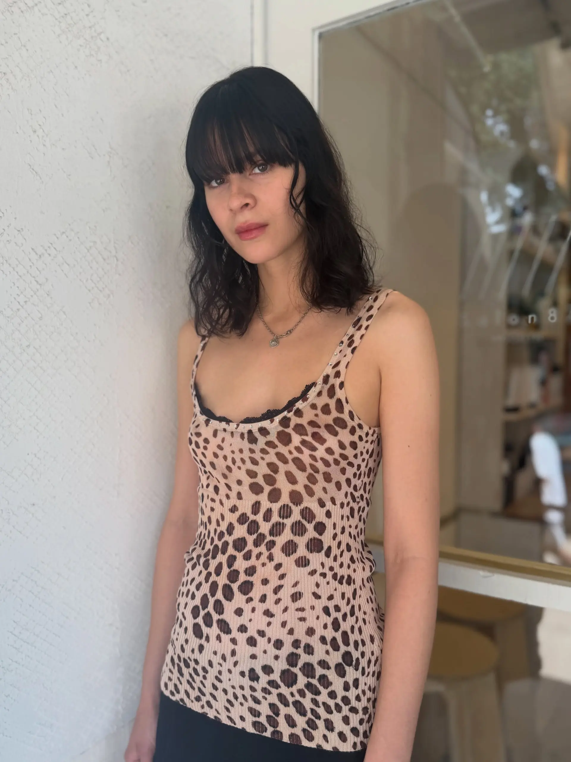 A shoulder-length textured lob with natural, relaxed waves paired with blunt, eye-skimming bangs. 1