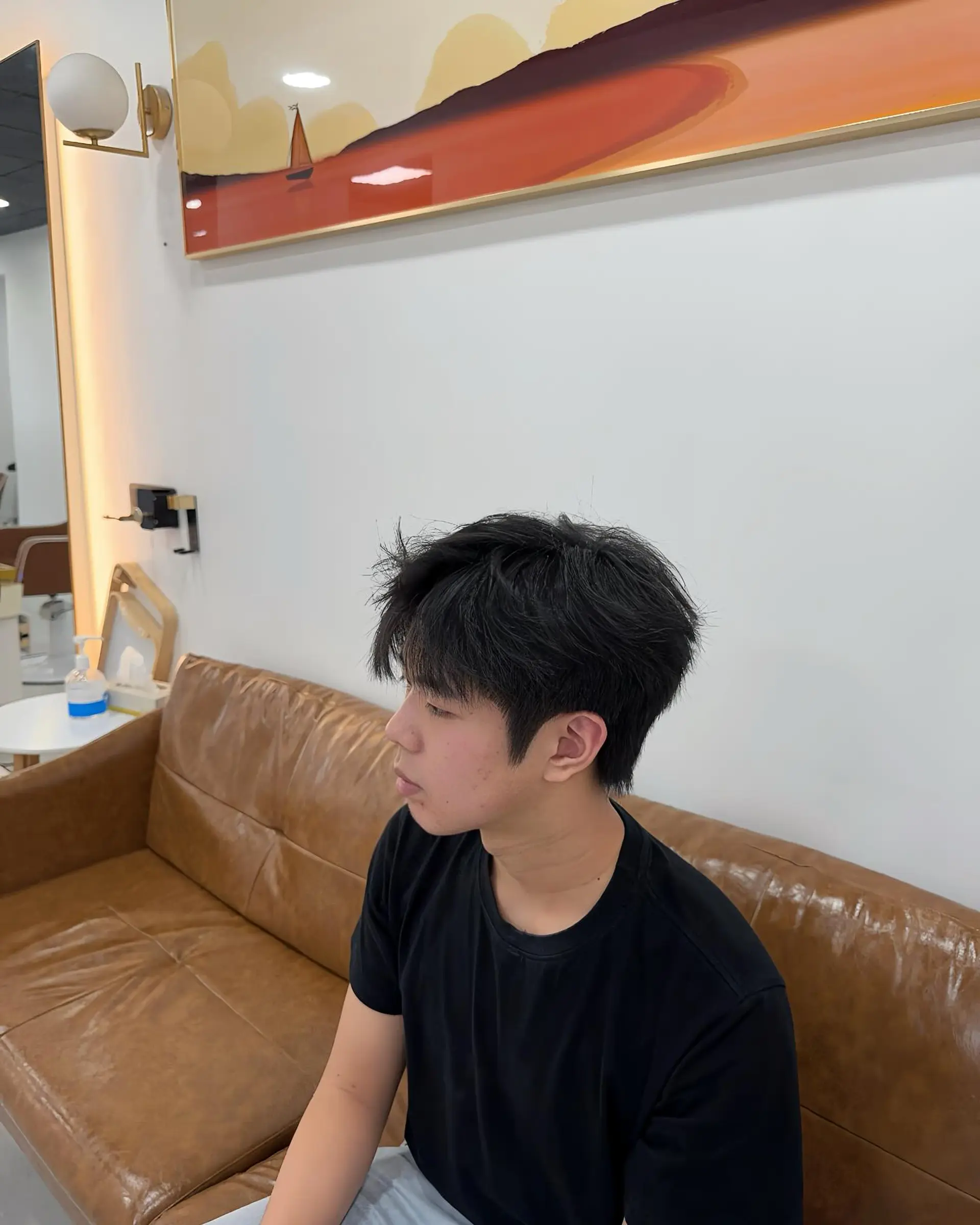 A short, textured crop with tapered sides and a messy finish. 1