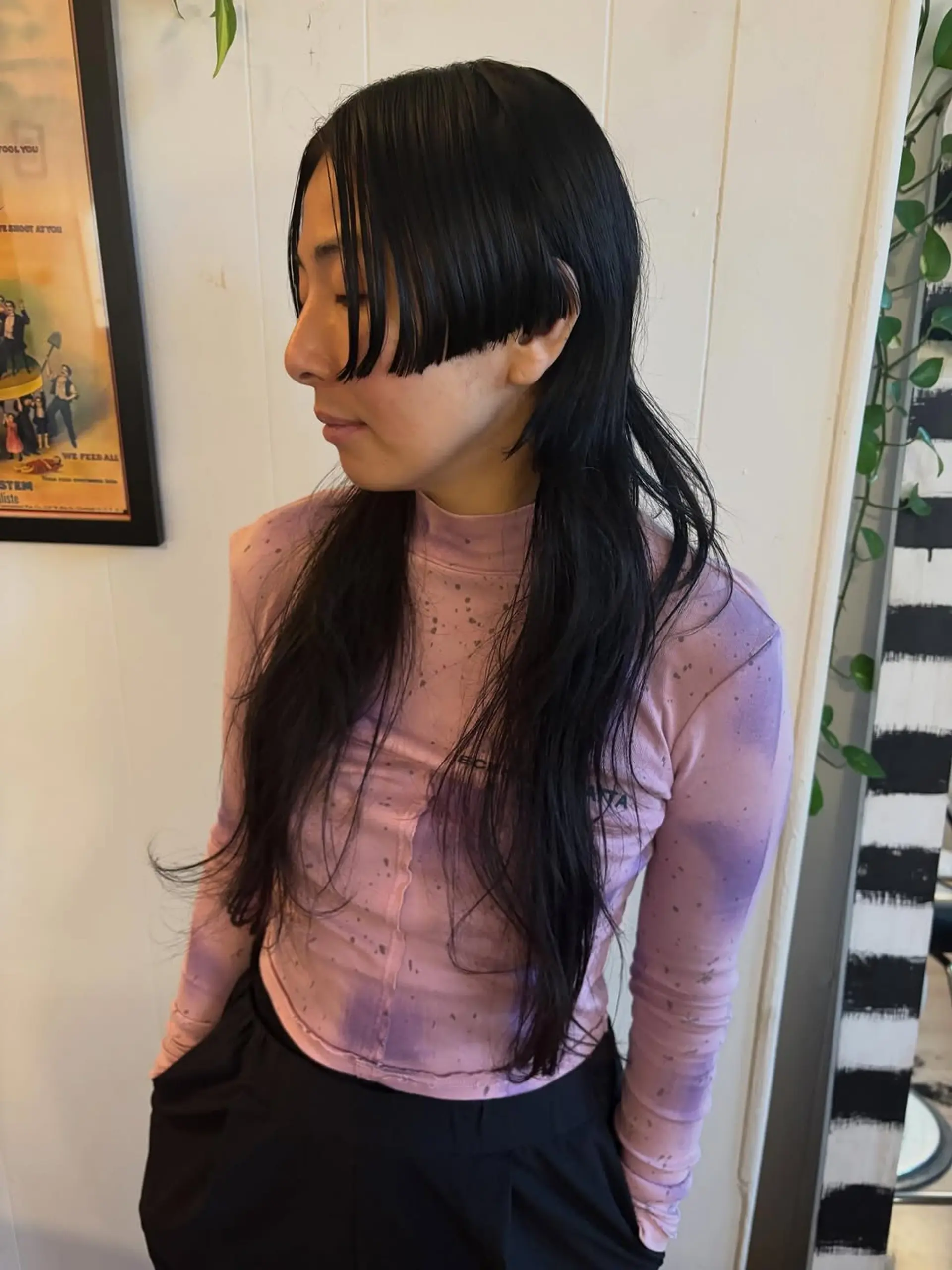 A classic Hime-inspired cut with blunt, chin-length side panels that frame the face, contrasting with long, flowy hair for a bold, textured, and modern silhouette. 1