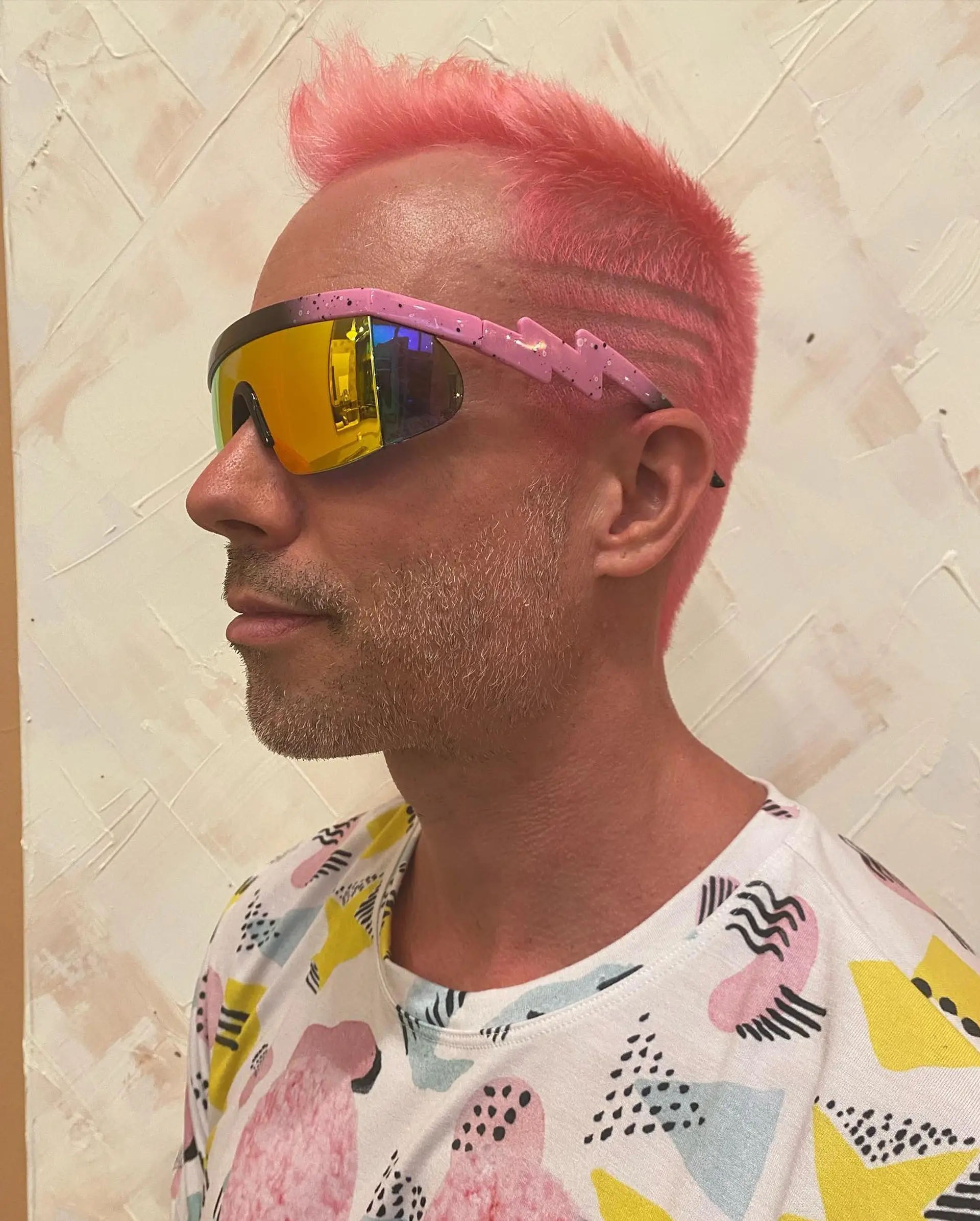 Short creative crop dyed in bright bubblegum pink, featuring faded sides with etched graphic design lines. 1