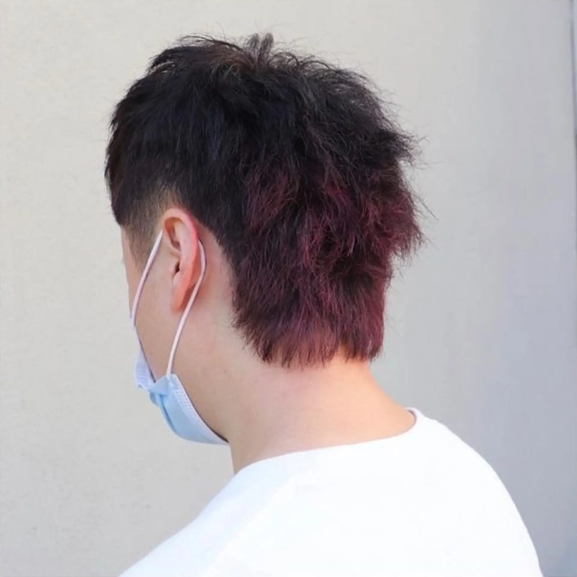 Wanna get a natural but brightness and fun style? The underneath hair color with shape of mullet is your choice! 1