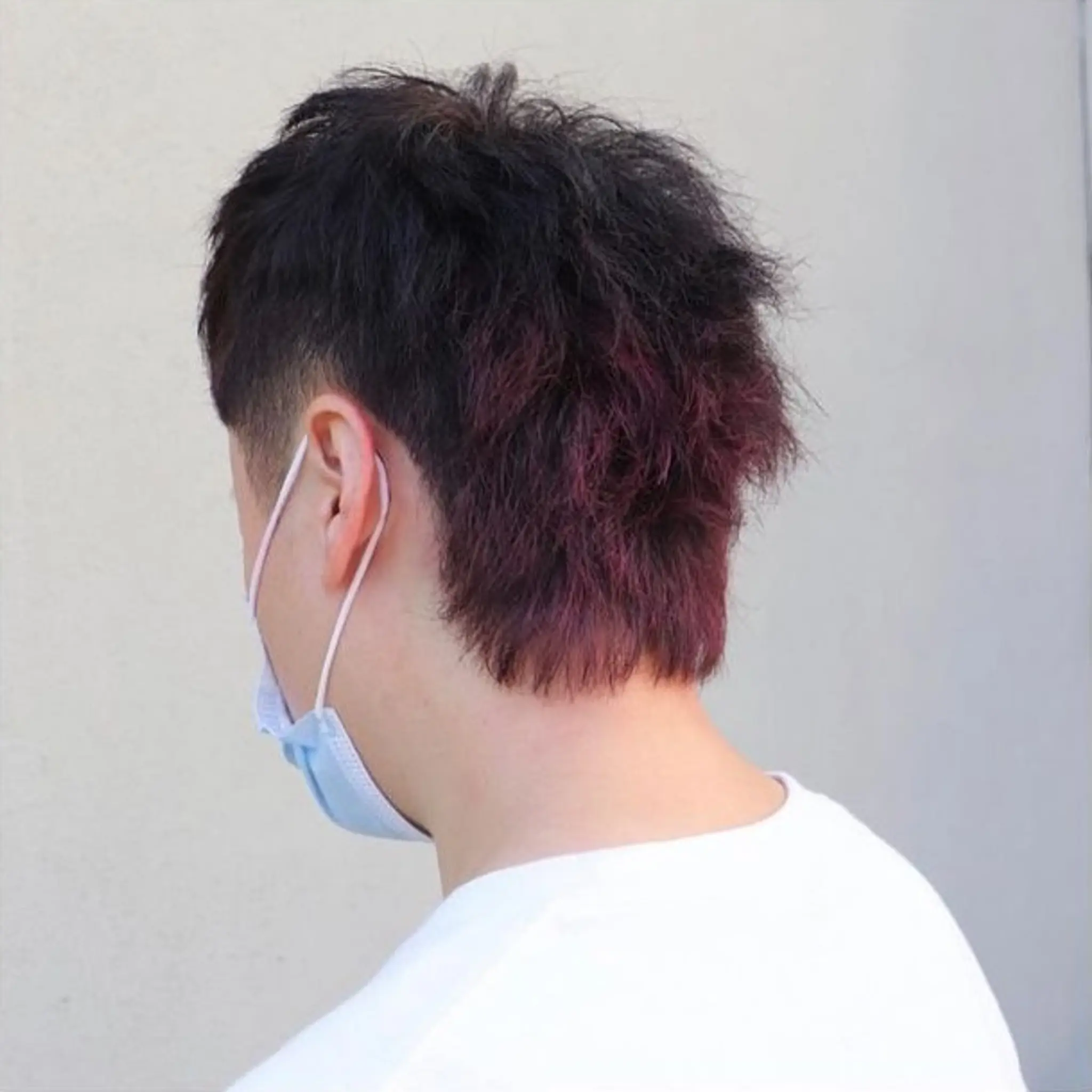 Wanna get a natural but brightness and fun style? The underneath hair color with shape of mullet is your choice!