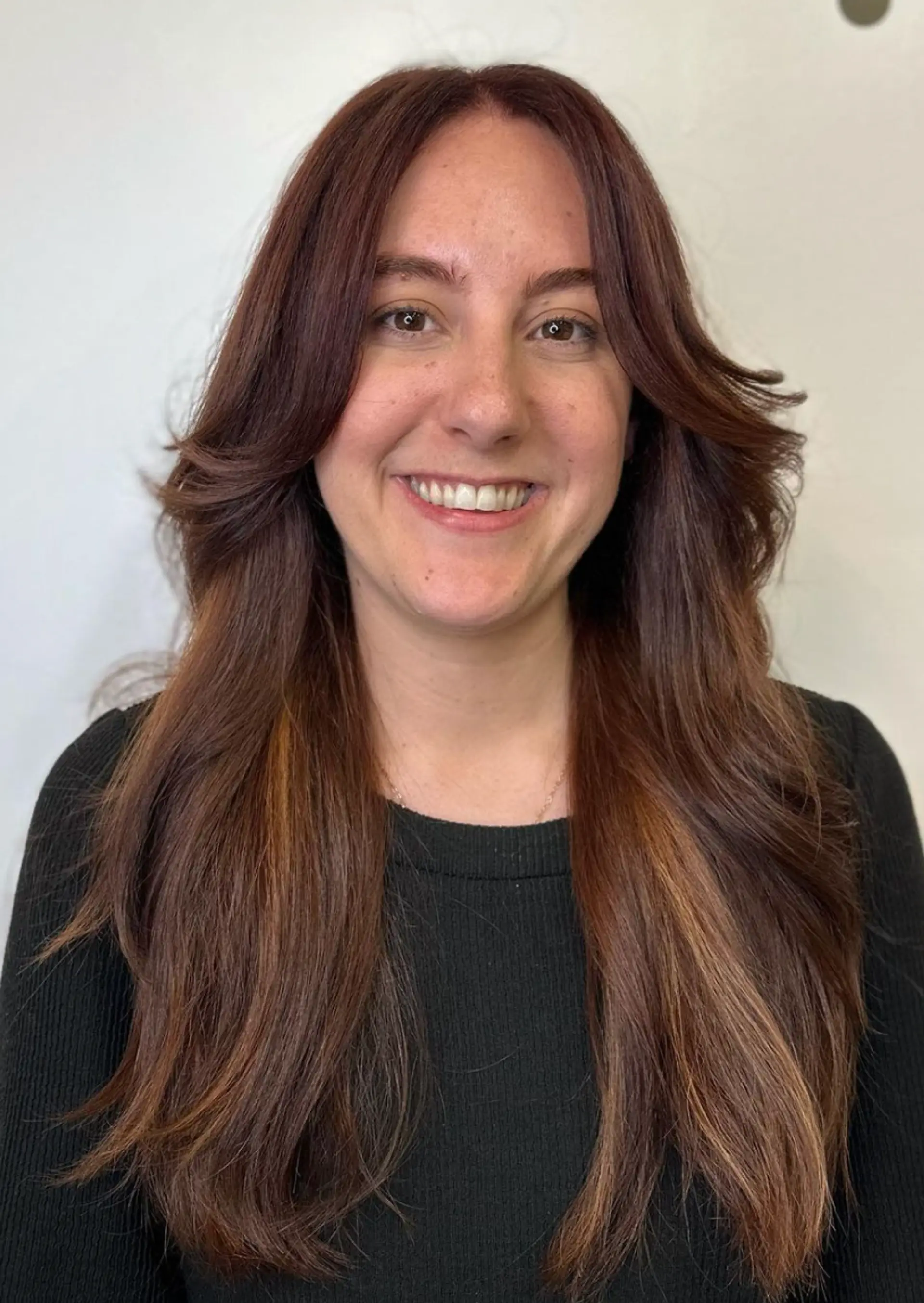 Long, wavy hair with blended layers, face-framing layers, and subtle balayage highlights in chestnut tones.

Color by @simabeautynyc
Cut by @juliamannino_hair
 1