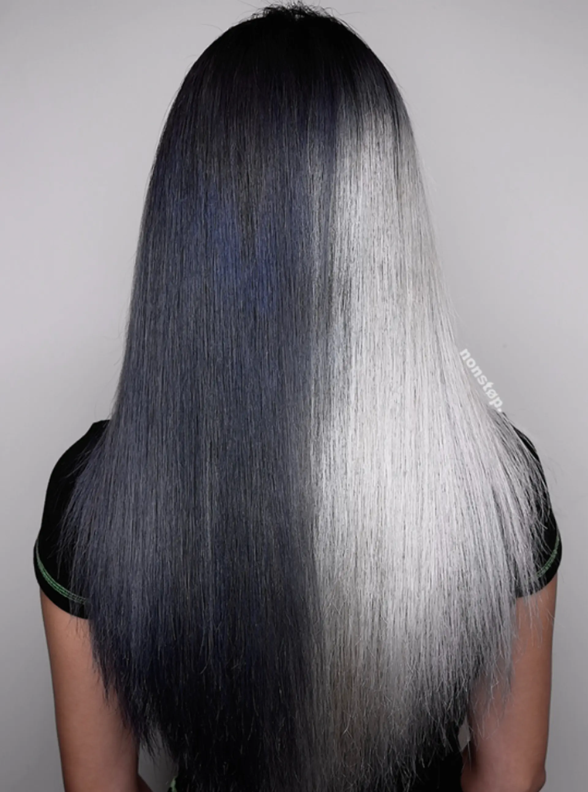 A long, straight hairstyle featuring a transition from black roots to white tips, creating a sharp color contrast.
(NonstopStyle: by Kelvin) 1
