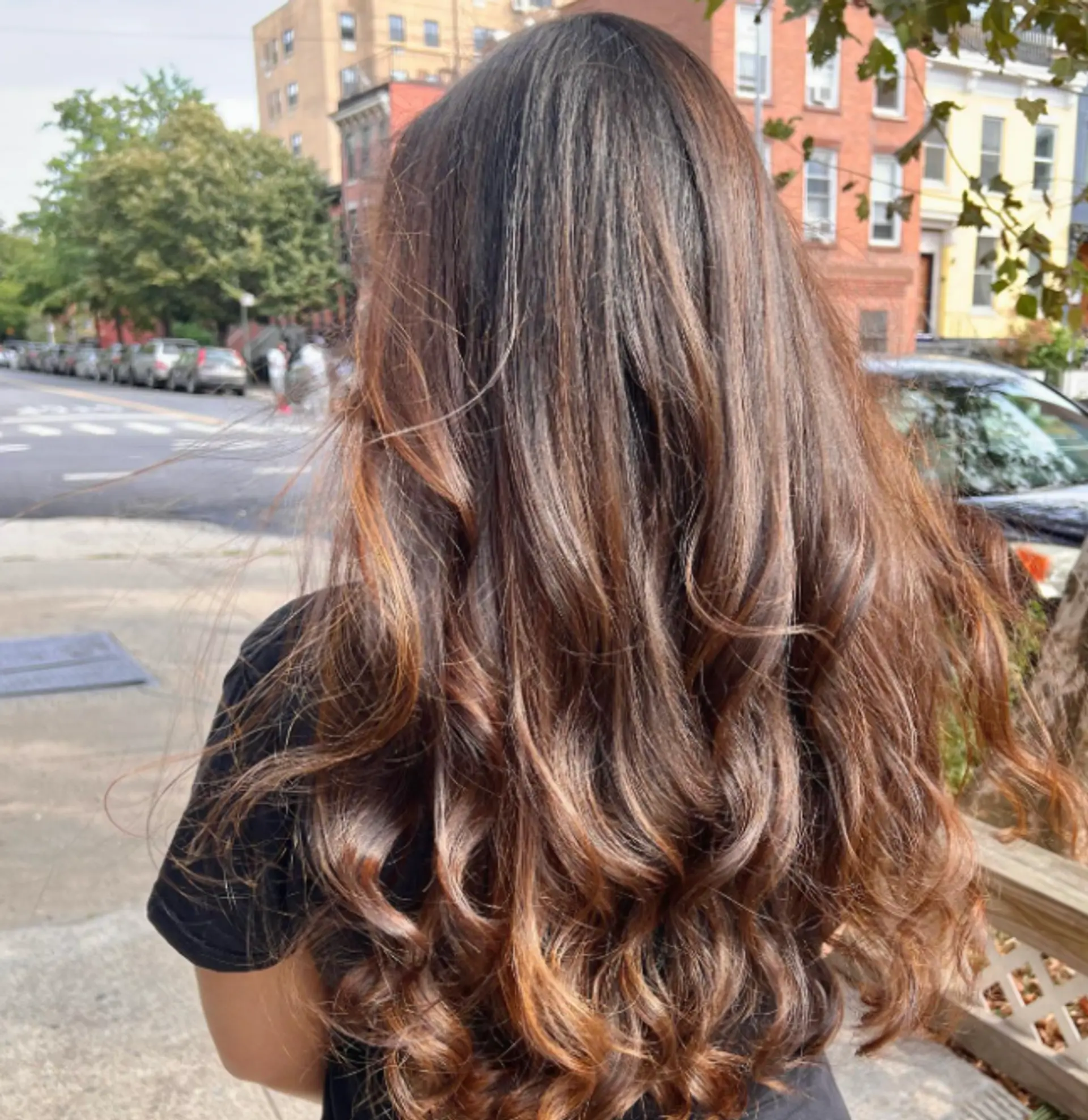 Long, flowing waves with a beautiful balayage effect. 1