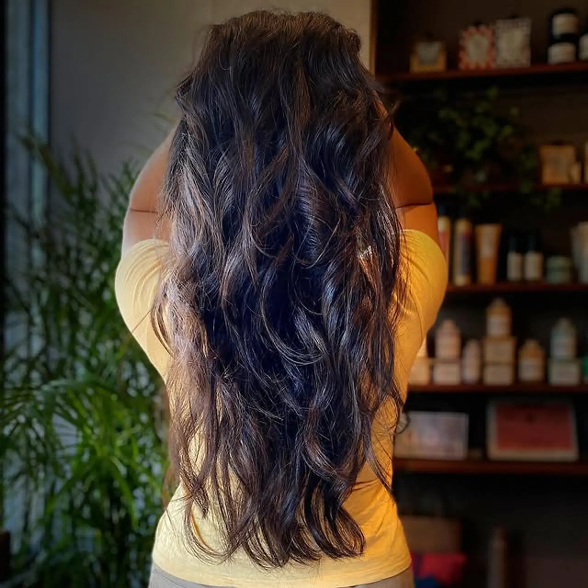 Long, soft waves create a relaxed and stylish look. 1