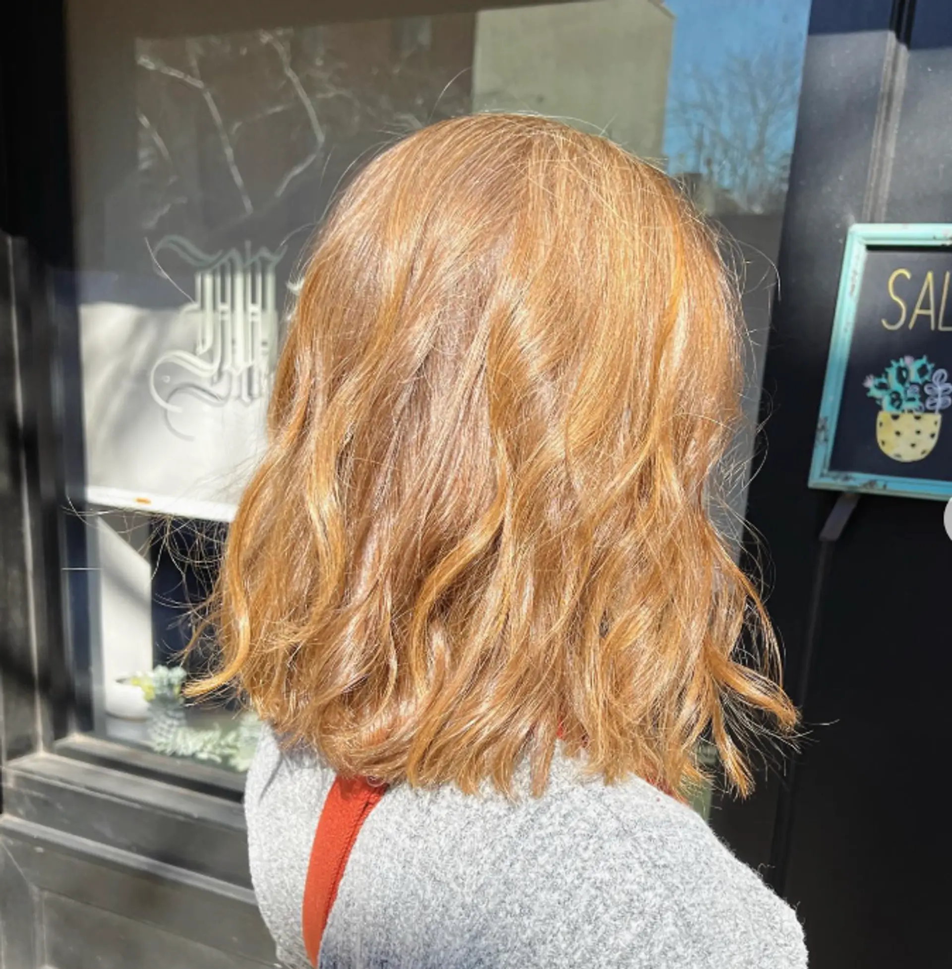 A medium-length lob with soft beachy waves. 1