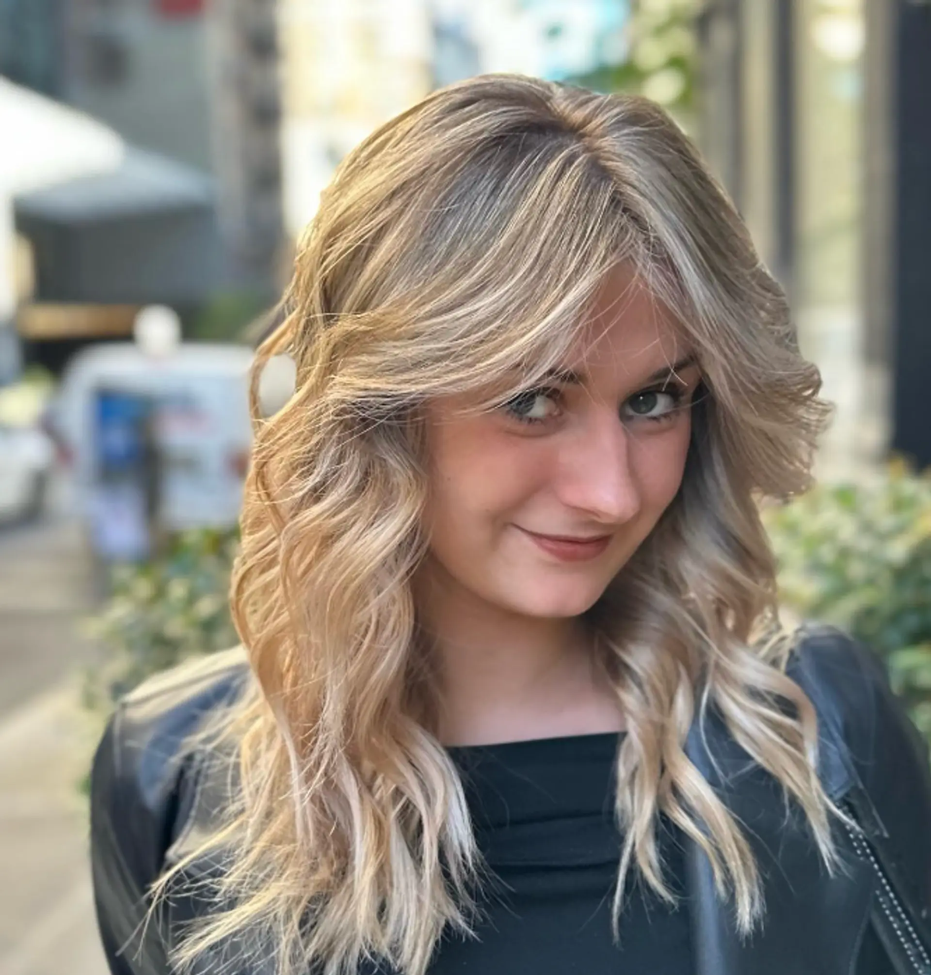 Medium-length, golden blonde hair with soft waves, layered texture, face-framing strands, and a natural shine.

Color by @simabeautynyc
Cut and style by @juliamannino_hair
 1