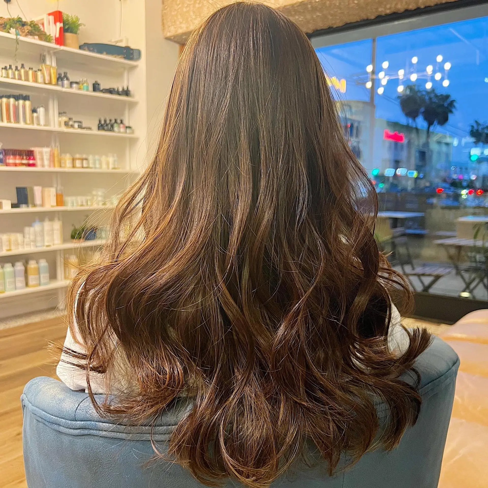 Long, wavy hairstyle with copper balayage. 2