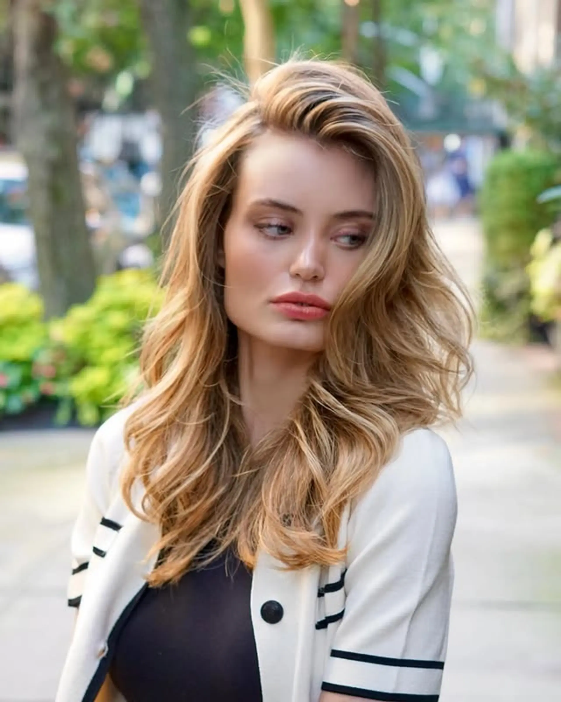 Long, layered waves with a natural, sun-kissed look. 1