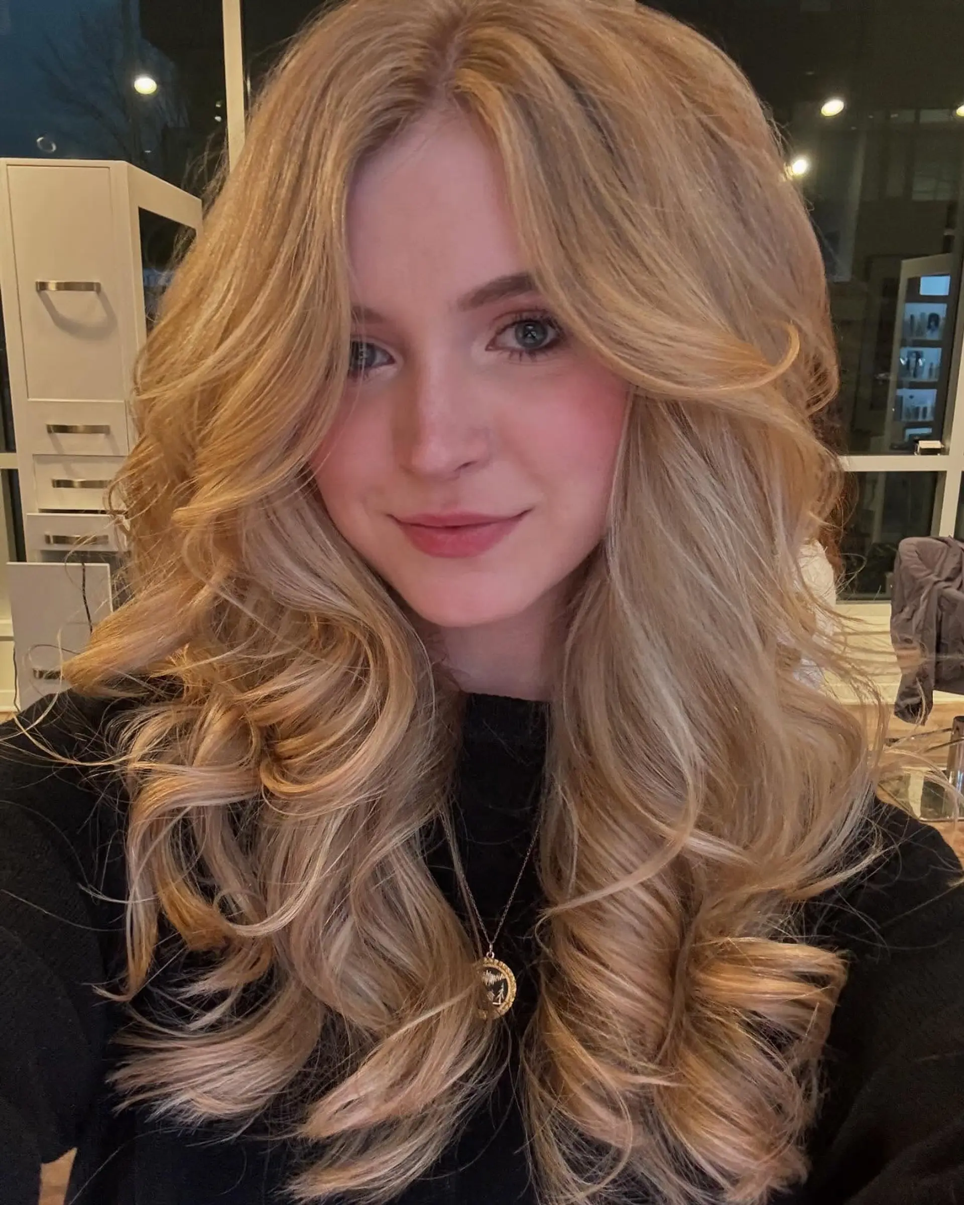 Glamorous long waves with face-framing layers. 1