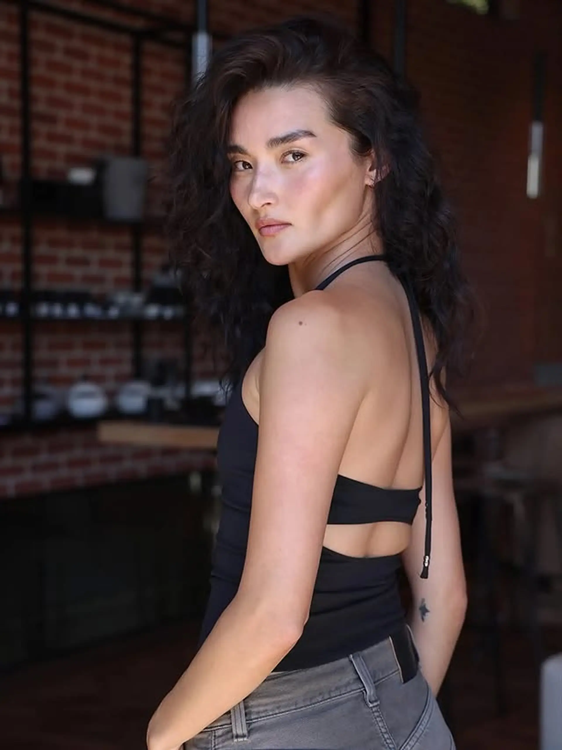 A long, wavy hairstyle with subtle layers for added movement and texture. 1