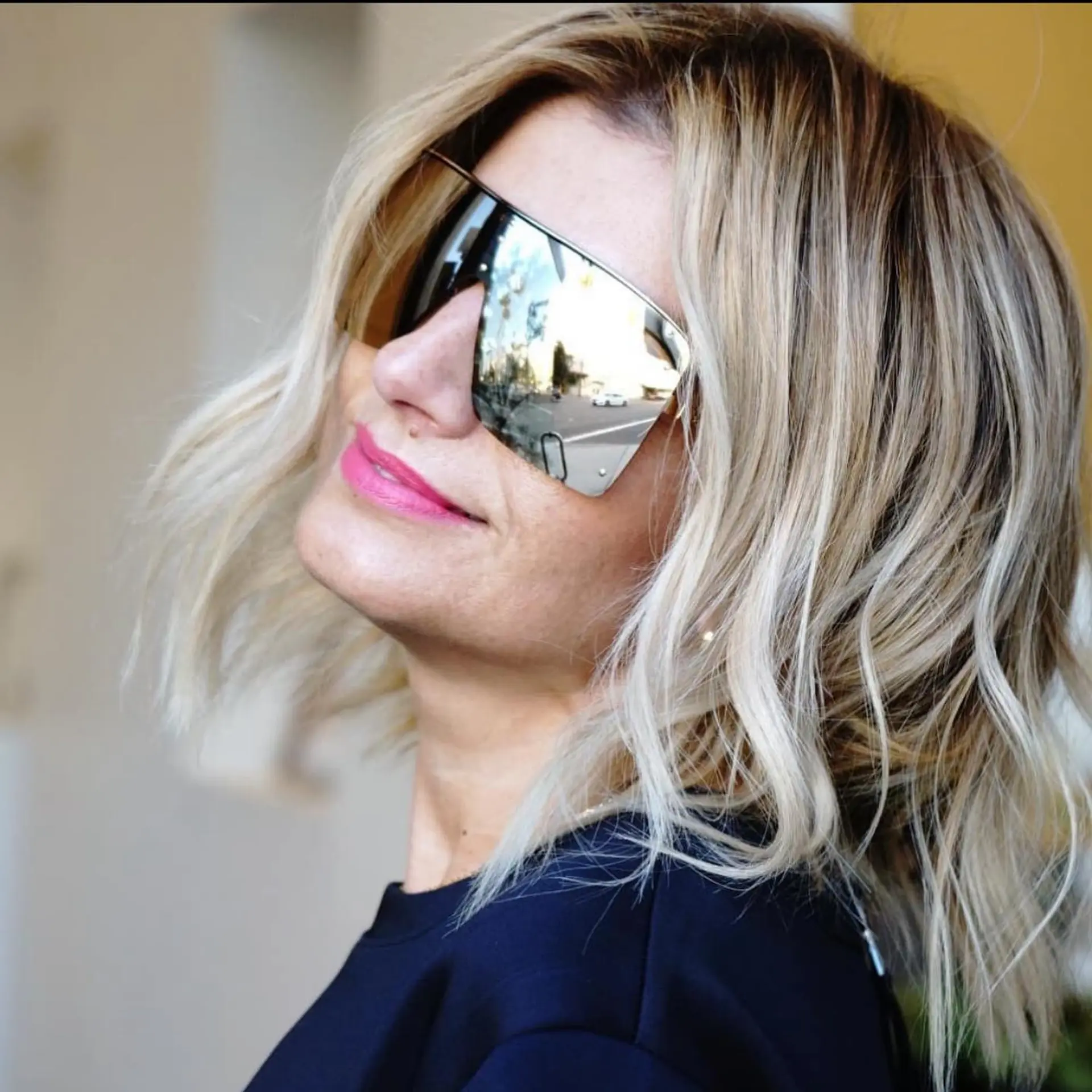 A textured wavy blonde bob featuring dimensional highlights and a shadowed root. 1