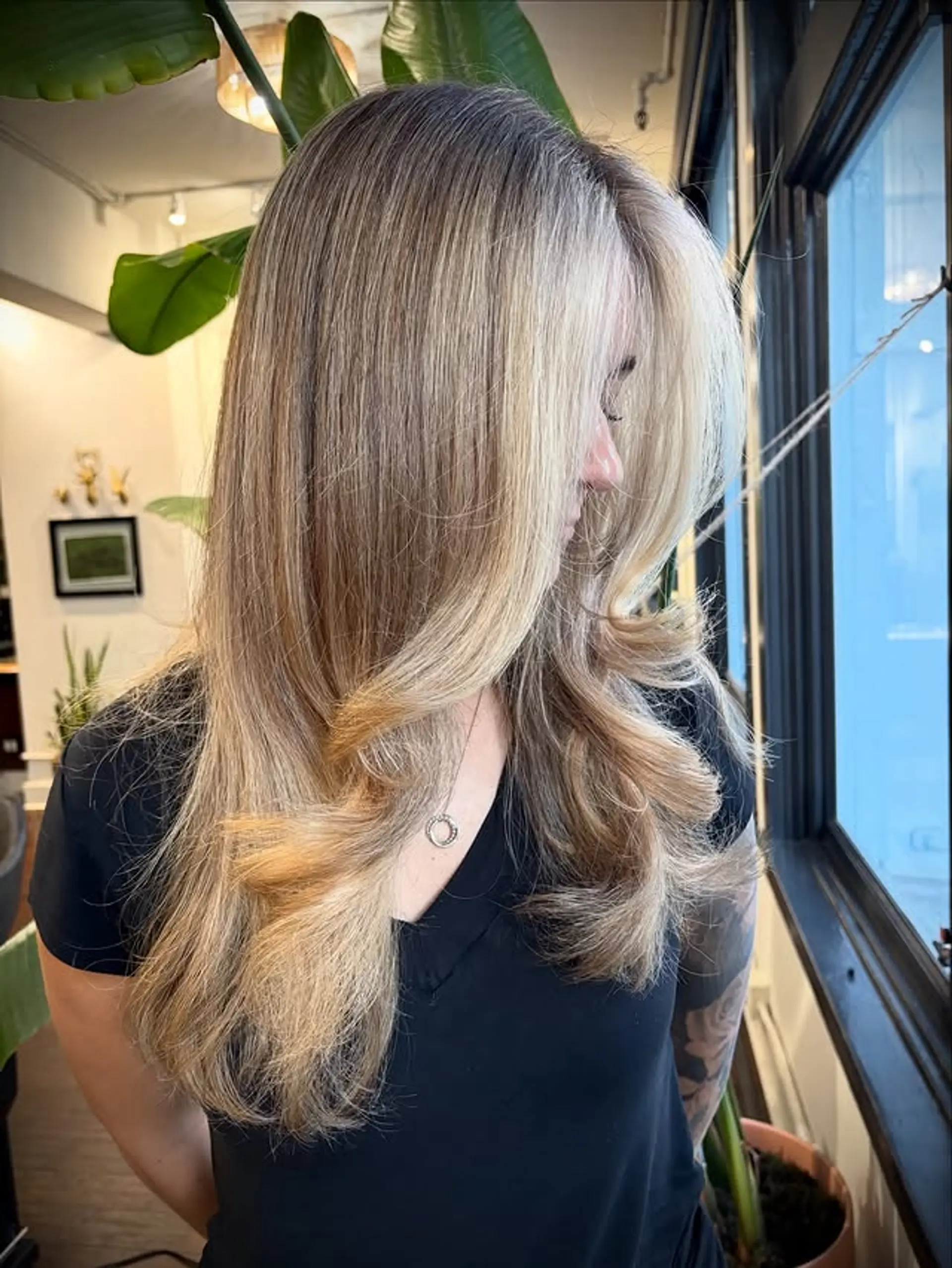 A stunning, long layered cut with face-framing details, perfect for adding movement and shape to straight hair. 1