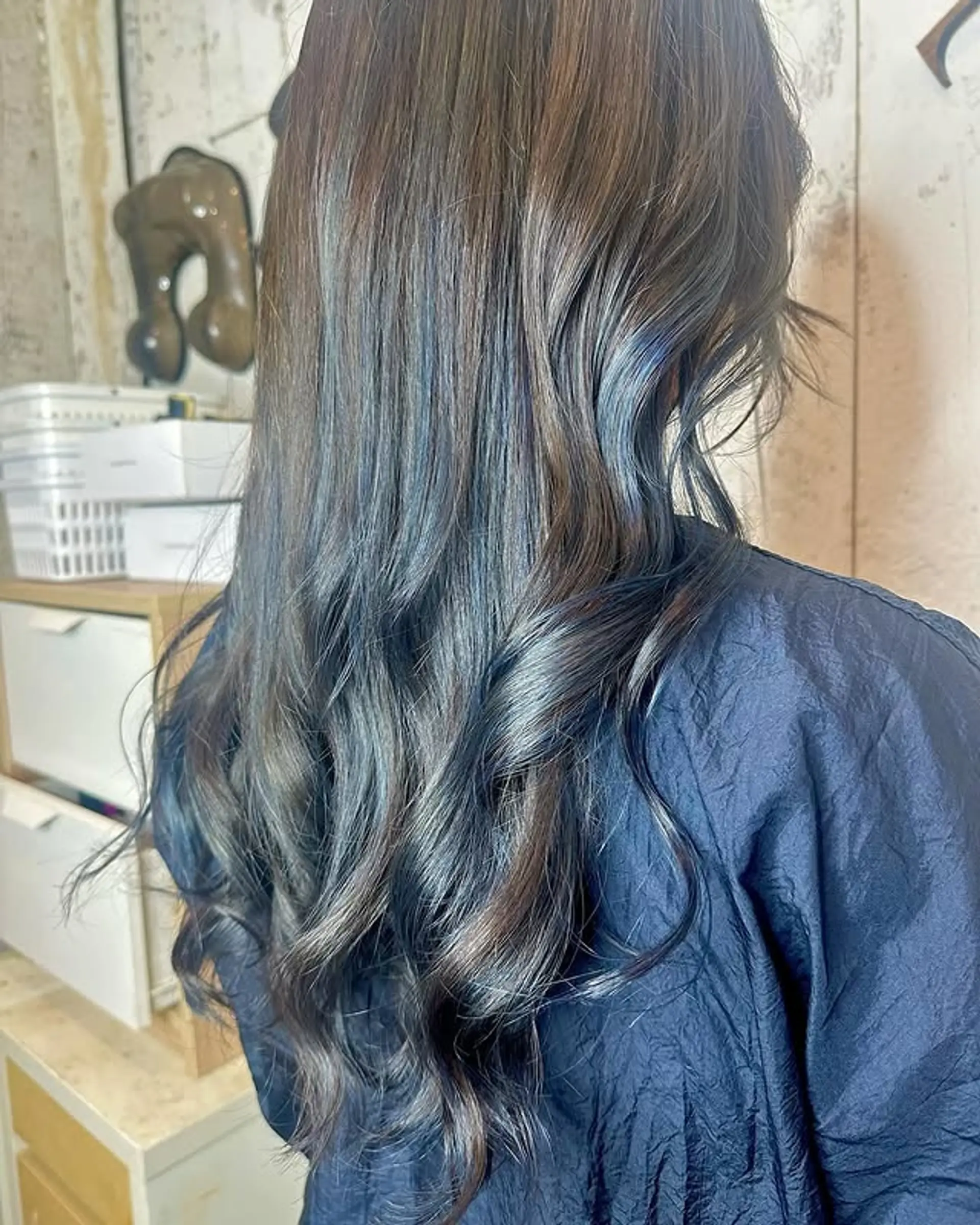 Long, layered waves with balayage. 1