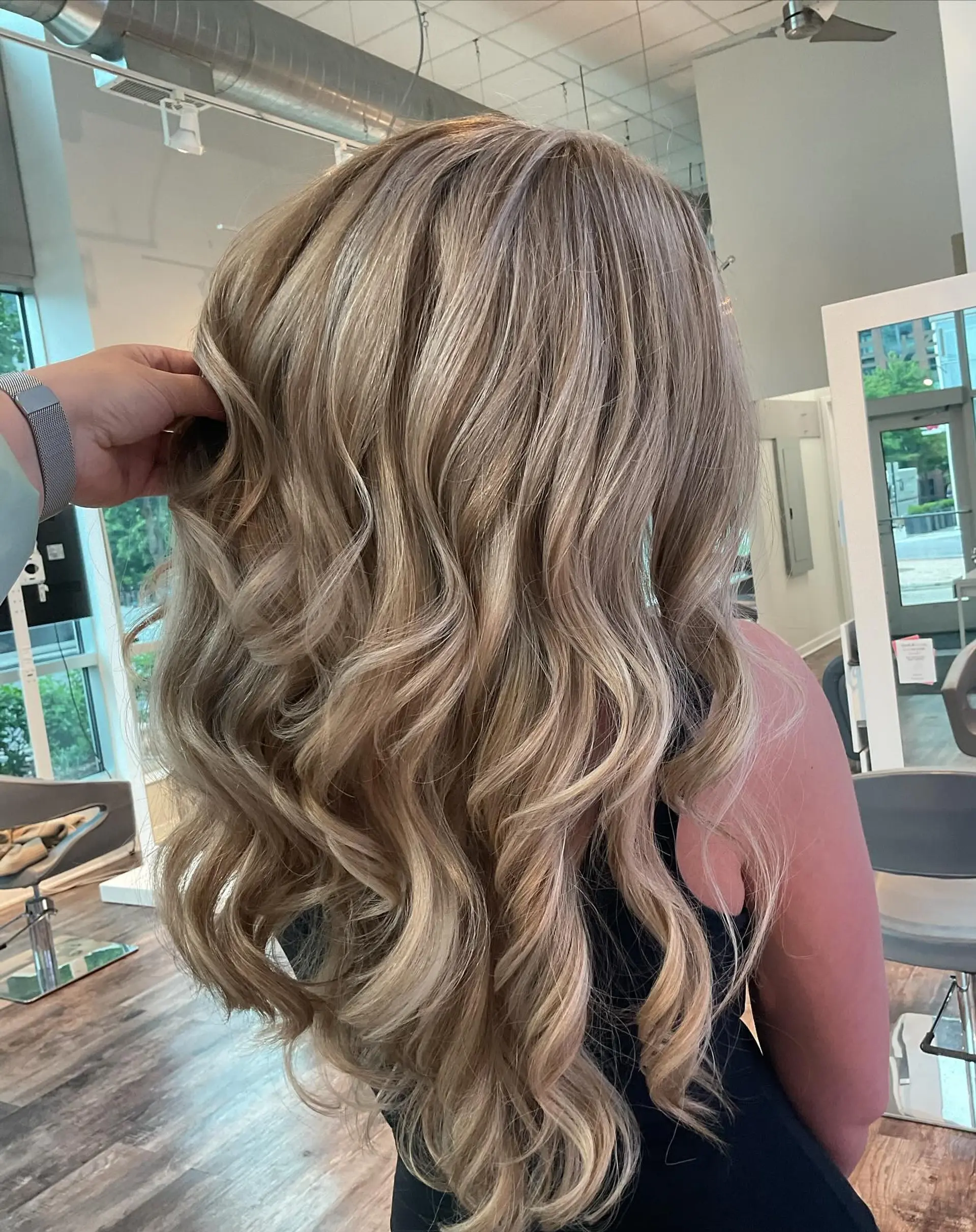 Long layered hair with loose beach waves, balayage, and bronde color. 2