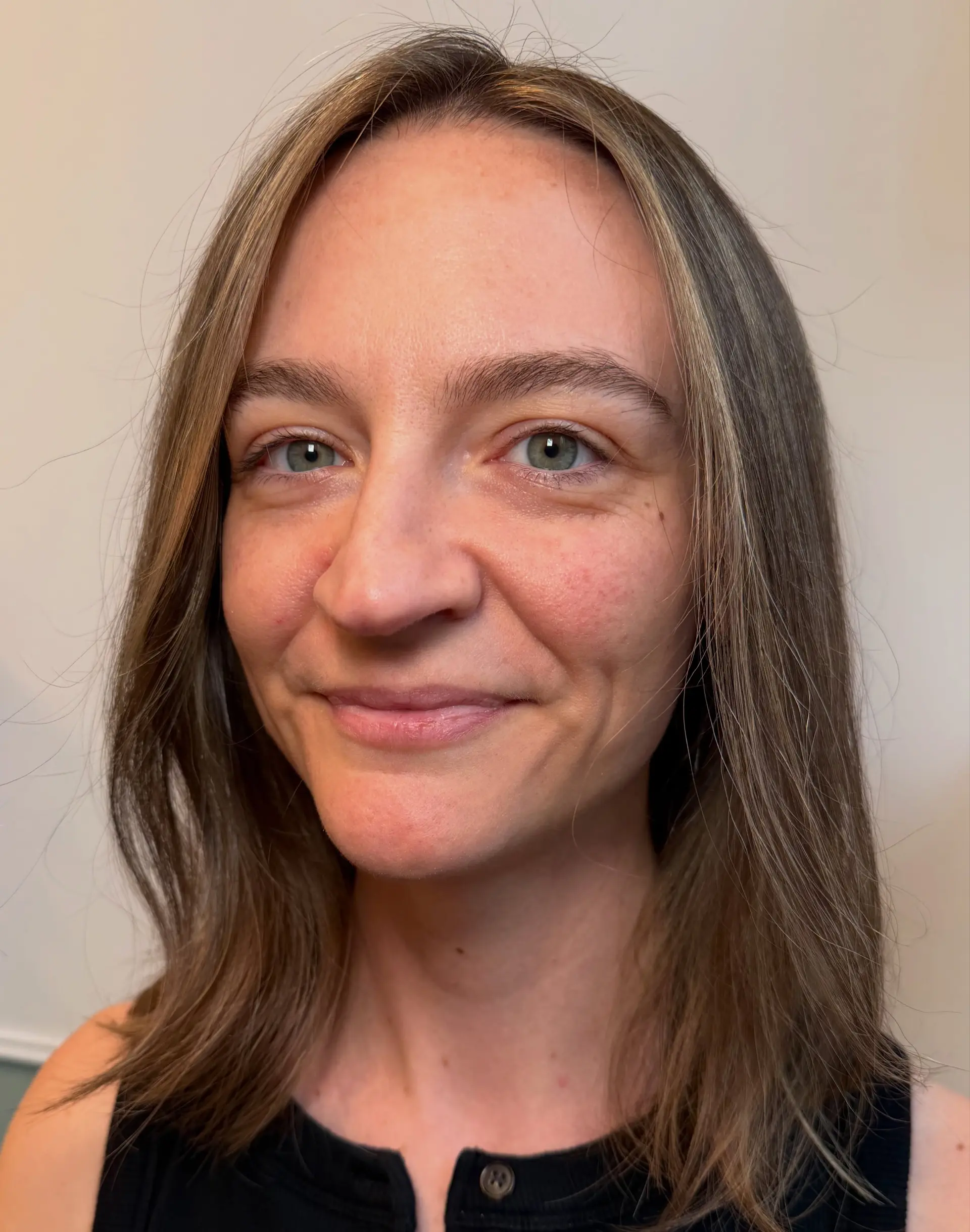 A collarbone-length lob cut with soft, natural texture featuring delicate honey blonde balayage highlights framing the face. 1