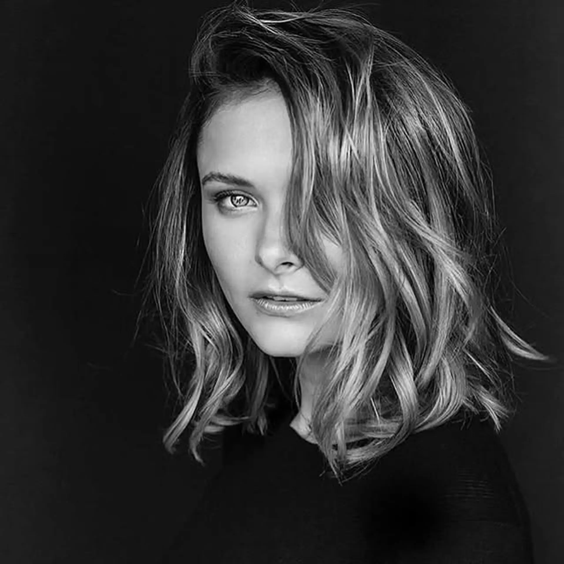 A layered bob with beachy waves and blonde balayage highlights. 1