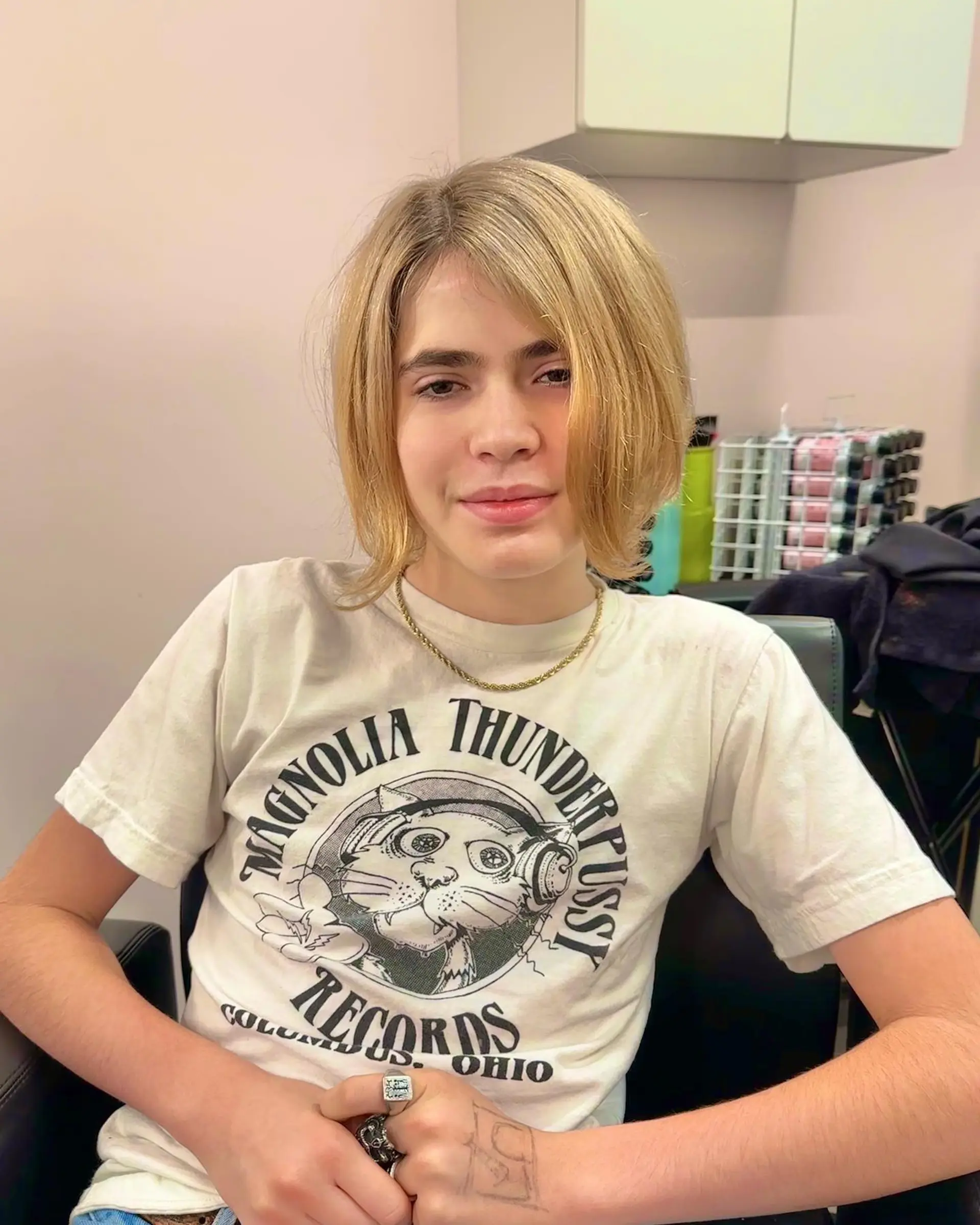 This is a bowl cut hairstyle with blunt ends. 1