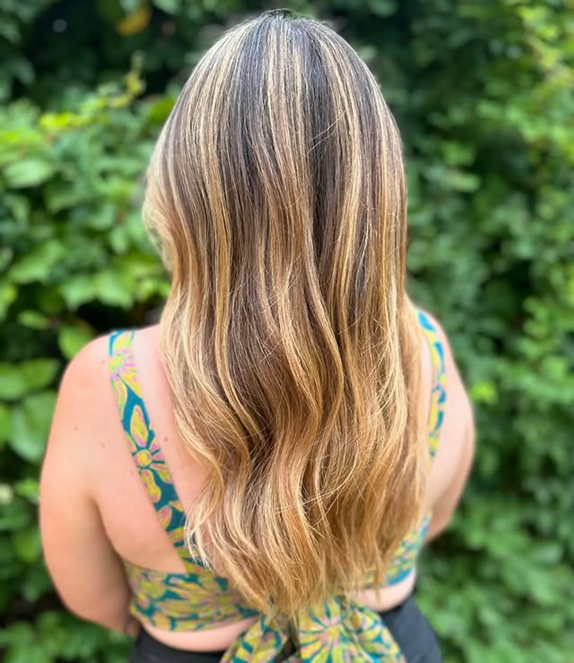 Long wavy hairstyle with caramel blonde balayage highlights. 1